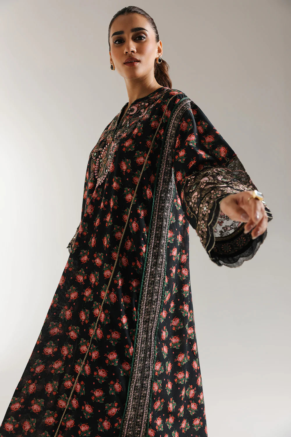 EMBROIDRED SUIT
