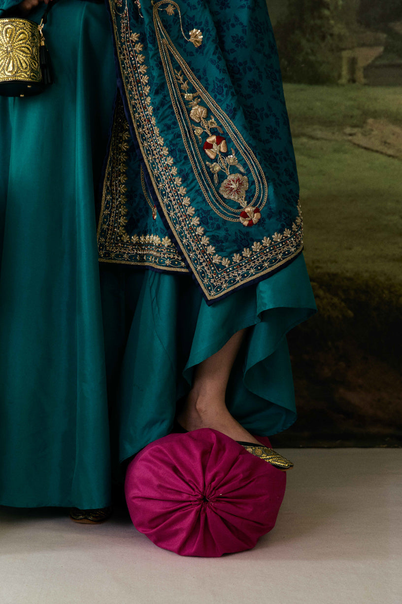 Vashah Neela Sabz - Hand Embroidered Luxury Fabric Shawl - Shopping Karado