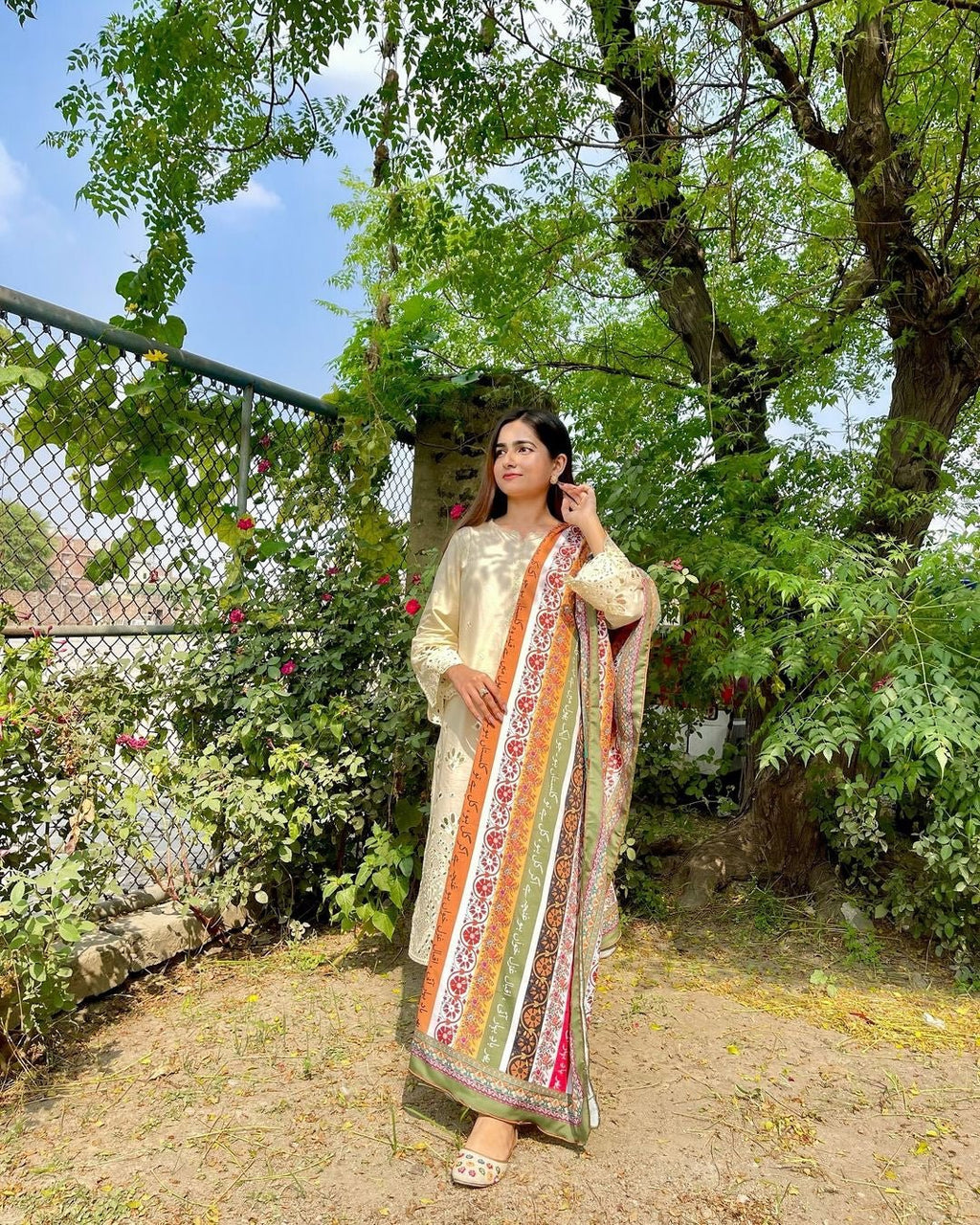 Buy Phool Stripe Odhni Default Title Online - Shopping Karado
