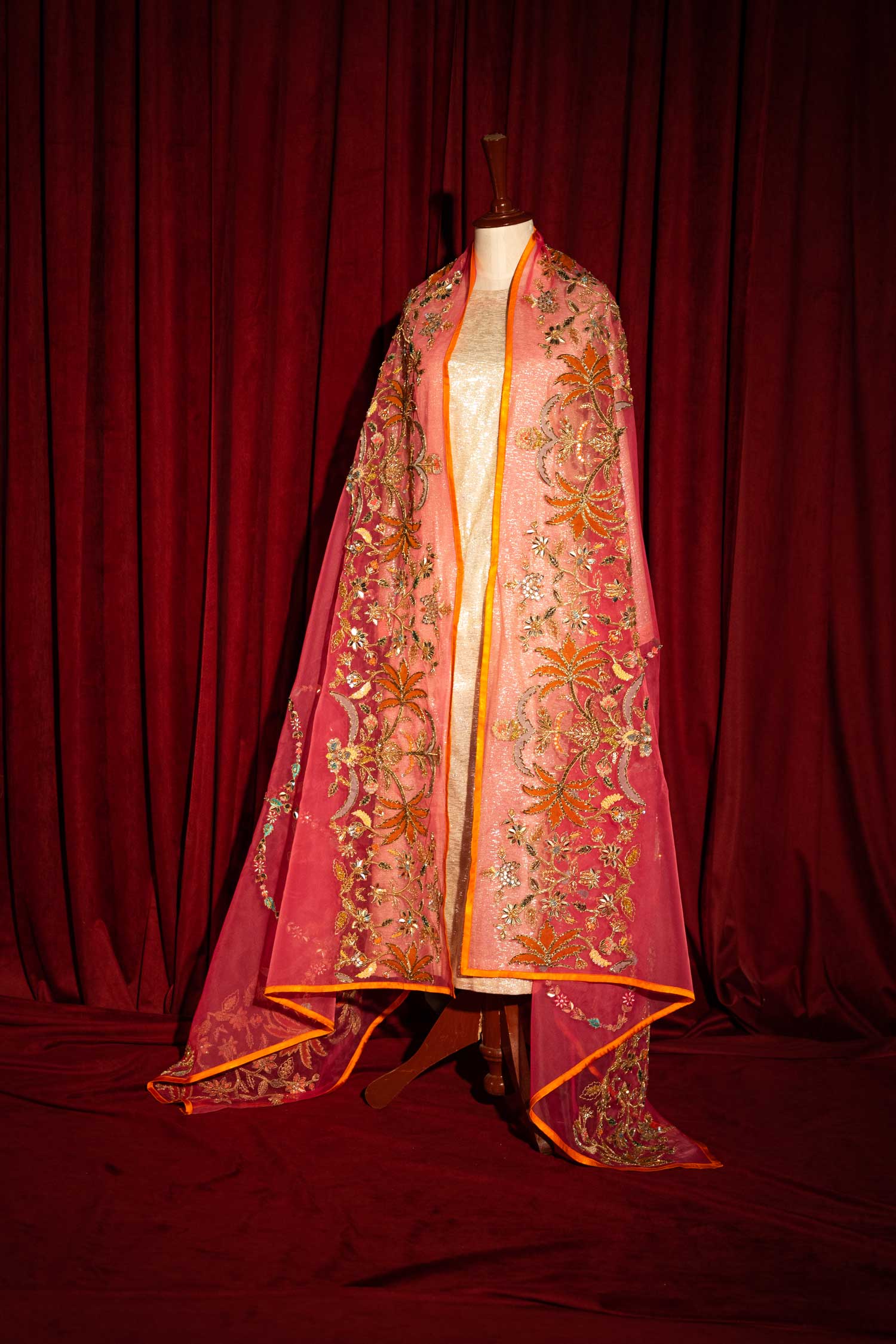Anaari - Shawl - Handcrafted Organza Shawl by Vashah - Shopping Karado