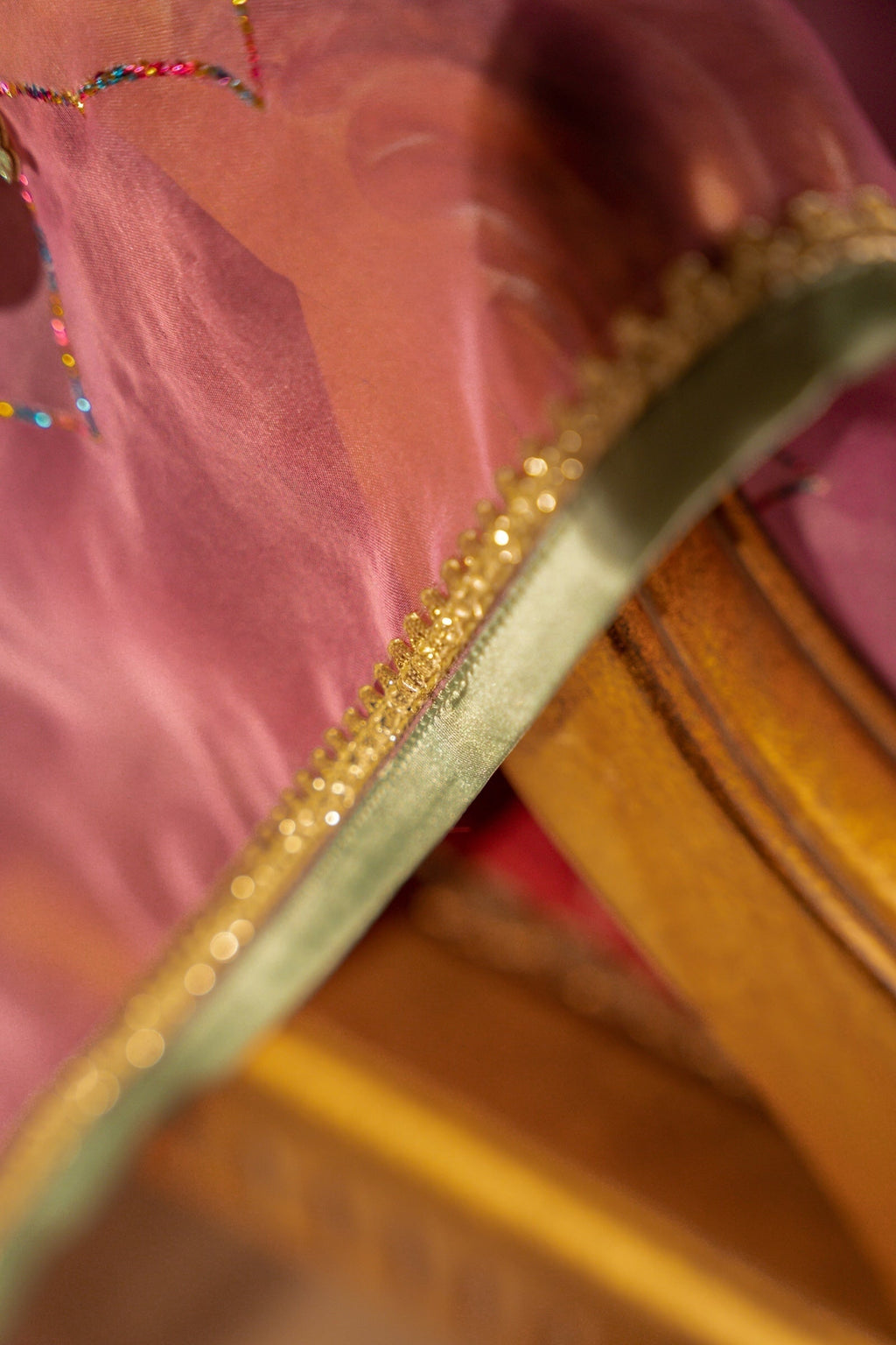 Vashah Baraadari Shawl - Hand Embroidered Silk Shawl - Shopping Karado