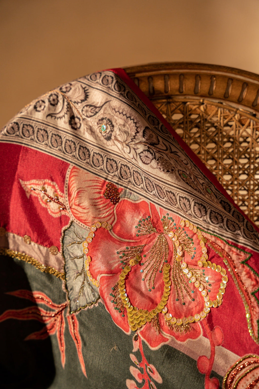 Buy Pihu Shawl Online - Vashah Handcrafted Shawl - Shopping Karado