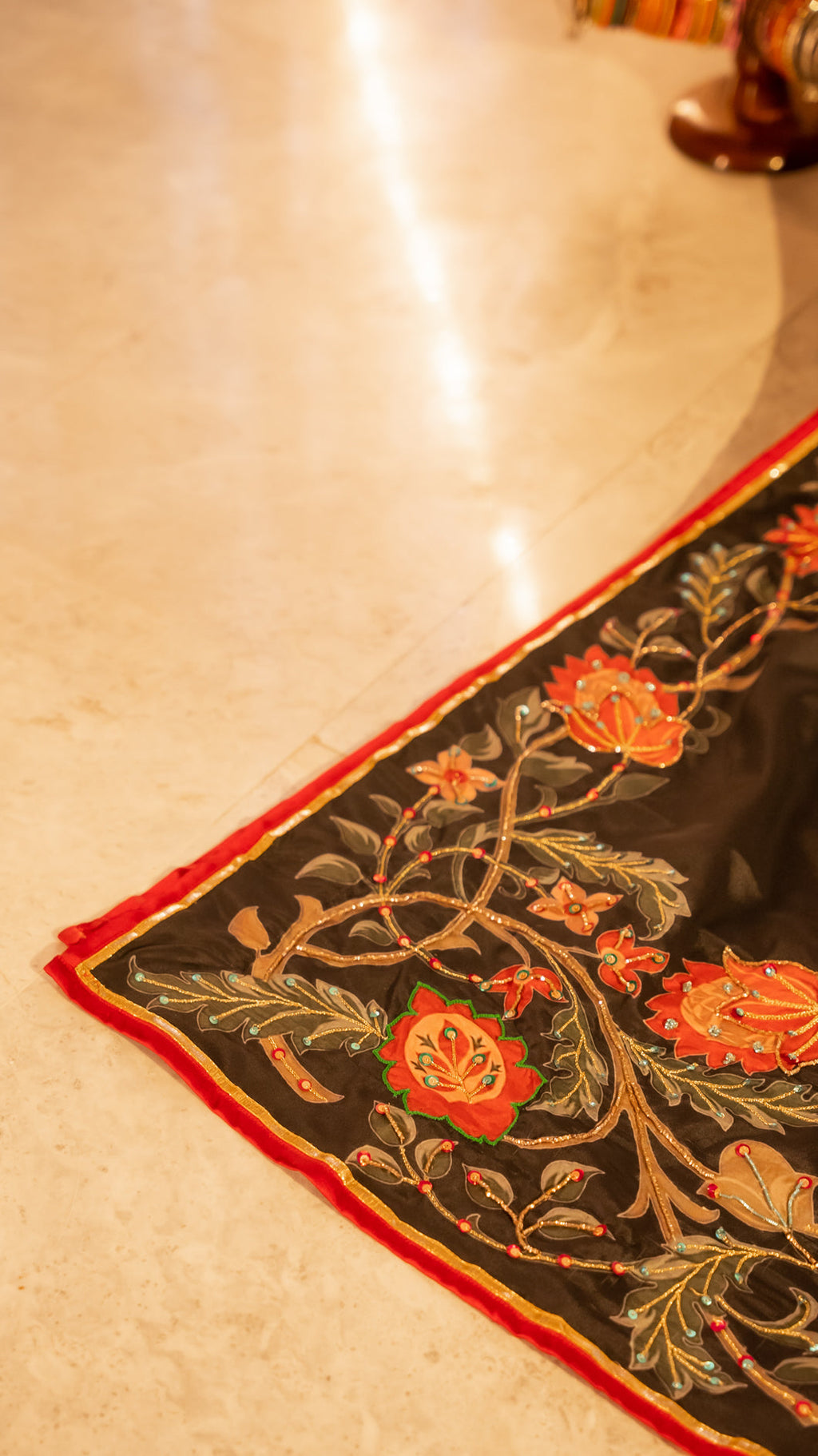 Vashah Bakht - Hand Embroidered Raw Silk Shawl - Shopping Karado