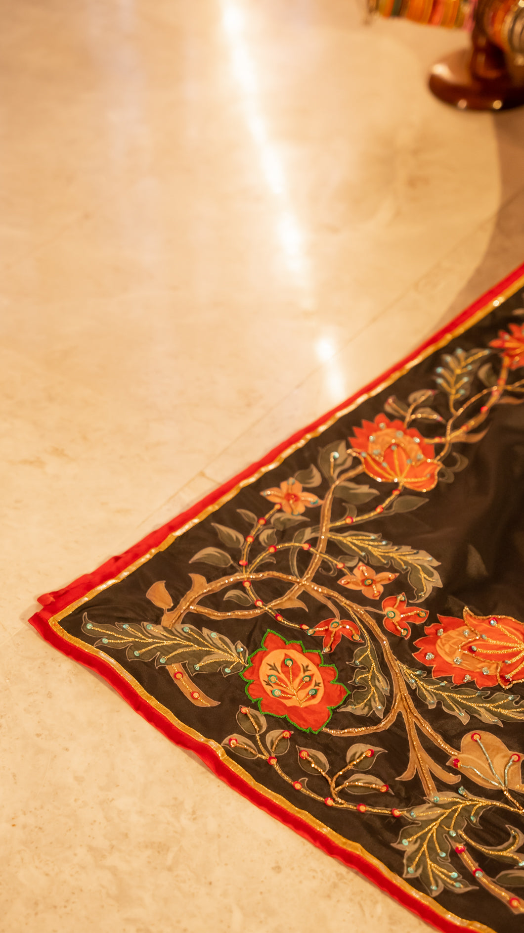 Vashah Bakht - Hand Embroidered Raw Silk Shawl - Shopping Karado