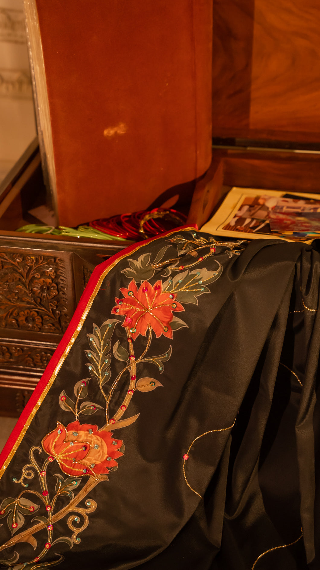 Buy Bakht Online - Vashah Handcrafted Shawl - Shopping Karado