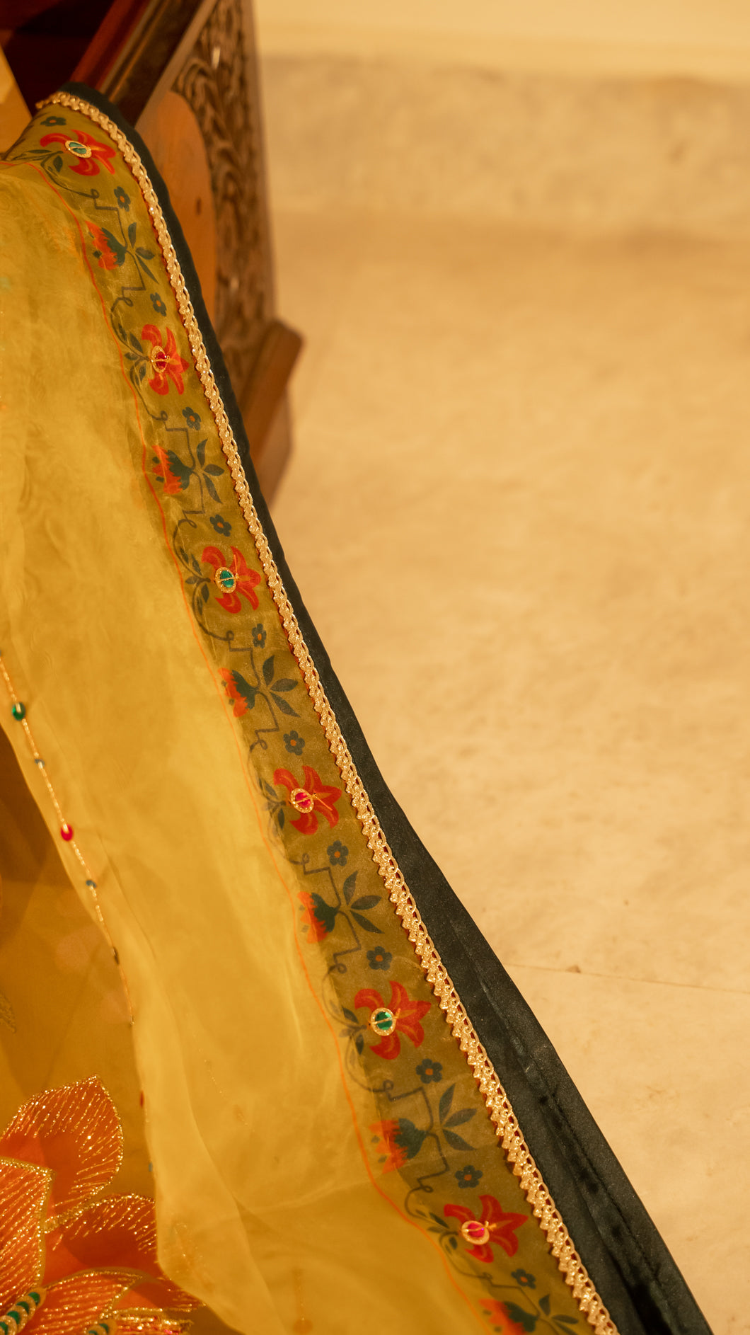 Vashah Gulnaar - Hand Embroidered Organza Shawl - Shopping Karado