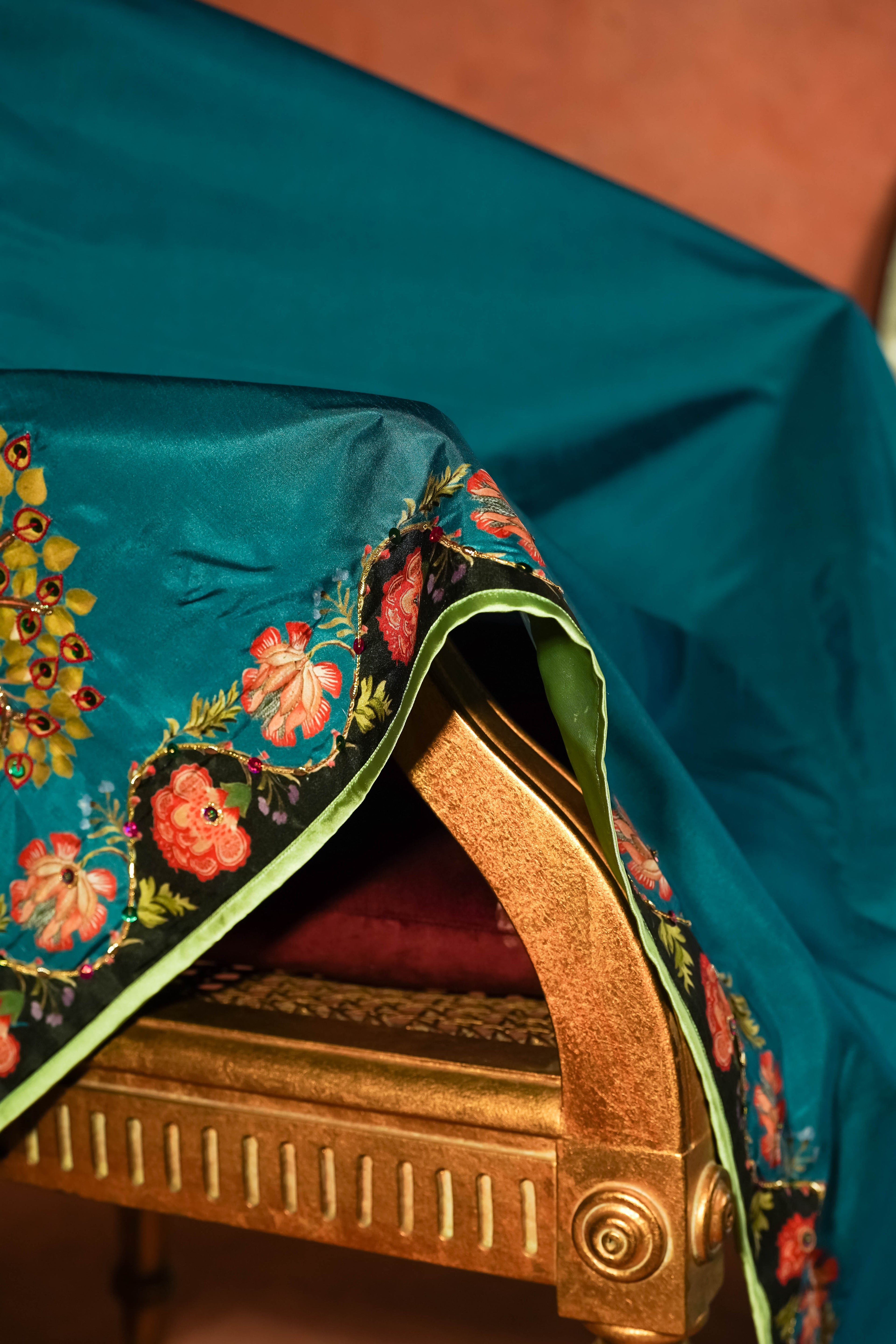 Vashah Chaman - Hand Embroidered Raw Silk Shawl - Shopping Karado