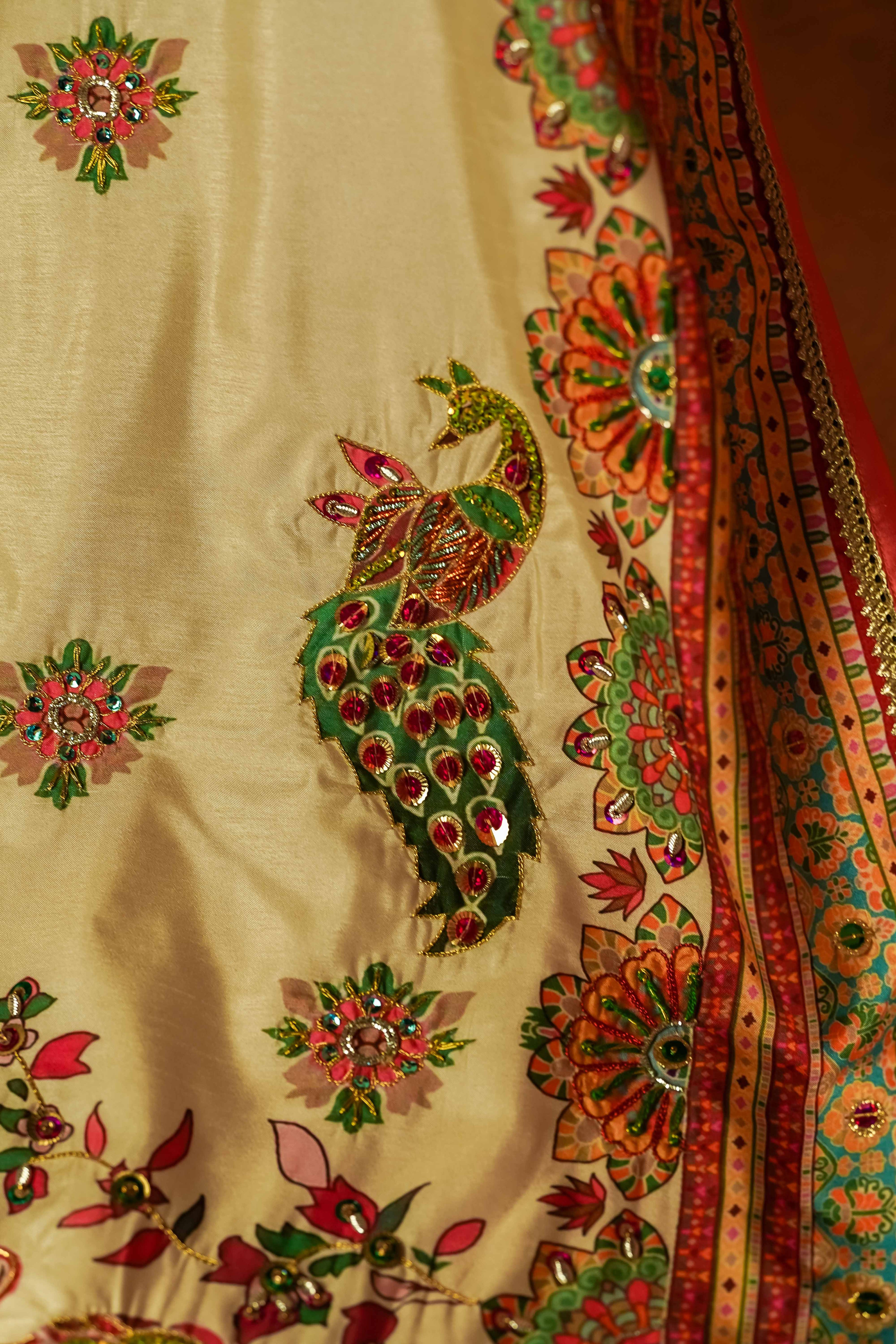Buy JHARONKA Online - Vashah Handcrafted Shawl - Shopping Karado