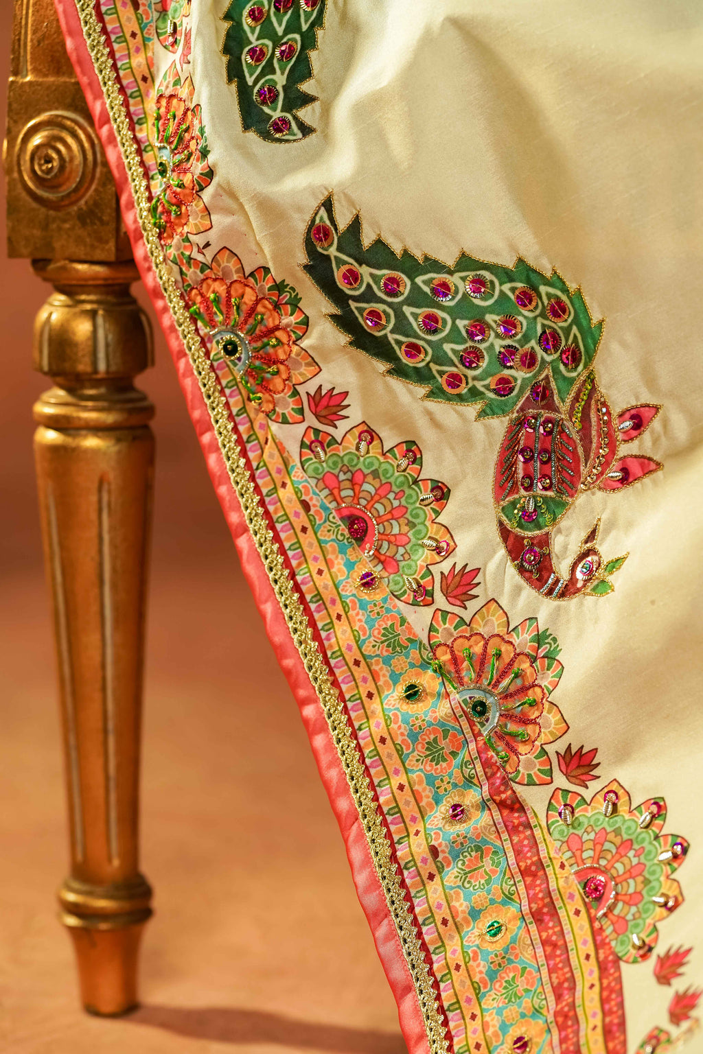 Vashah JHARONKA - Hand Embroidered Raw Silk Shawl - Shopping Karado