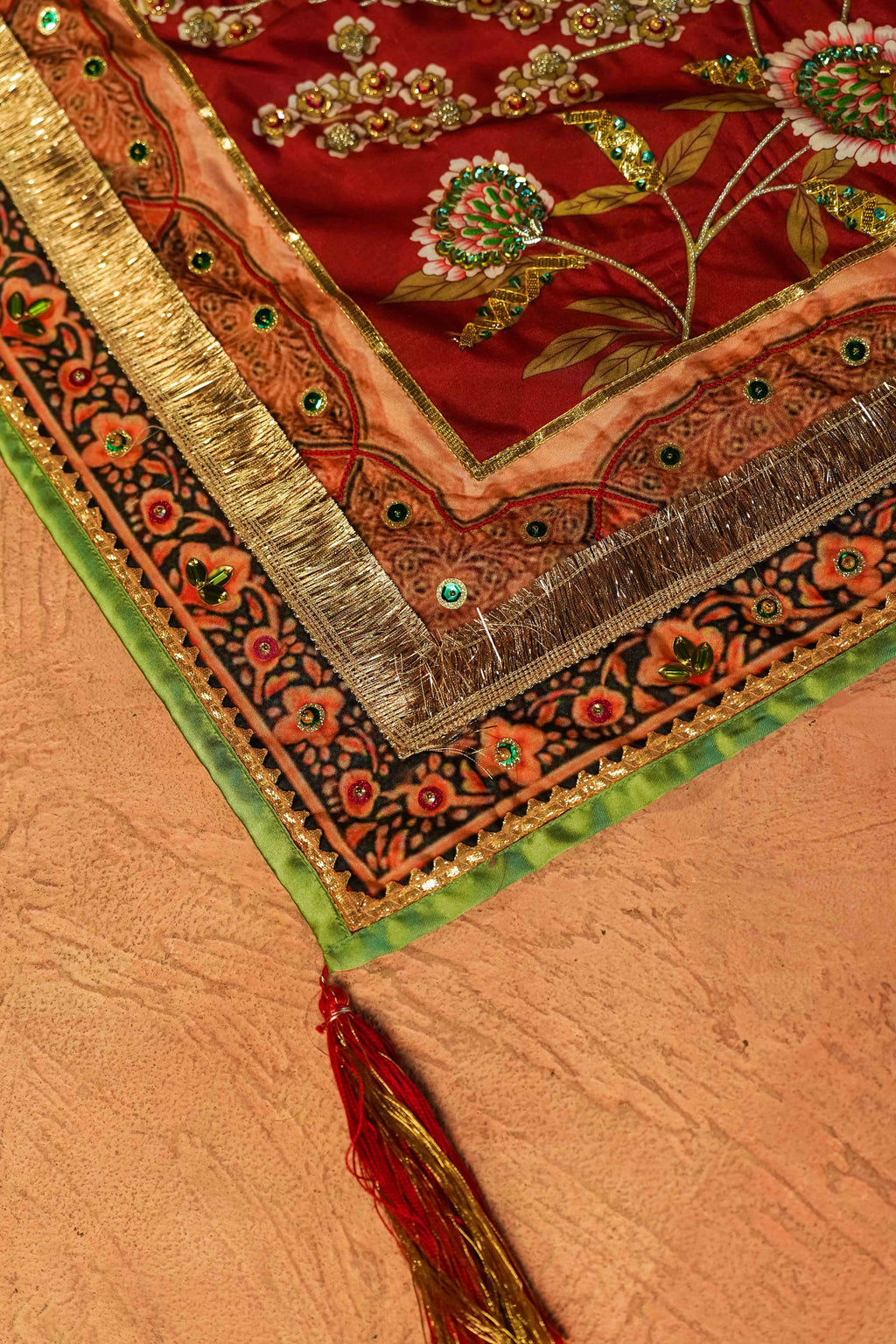 Buy Laali Online - Vashah Handcrafted Shawl - Shopping Karado