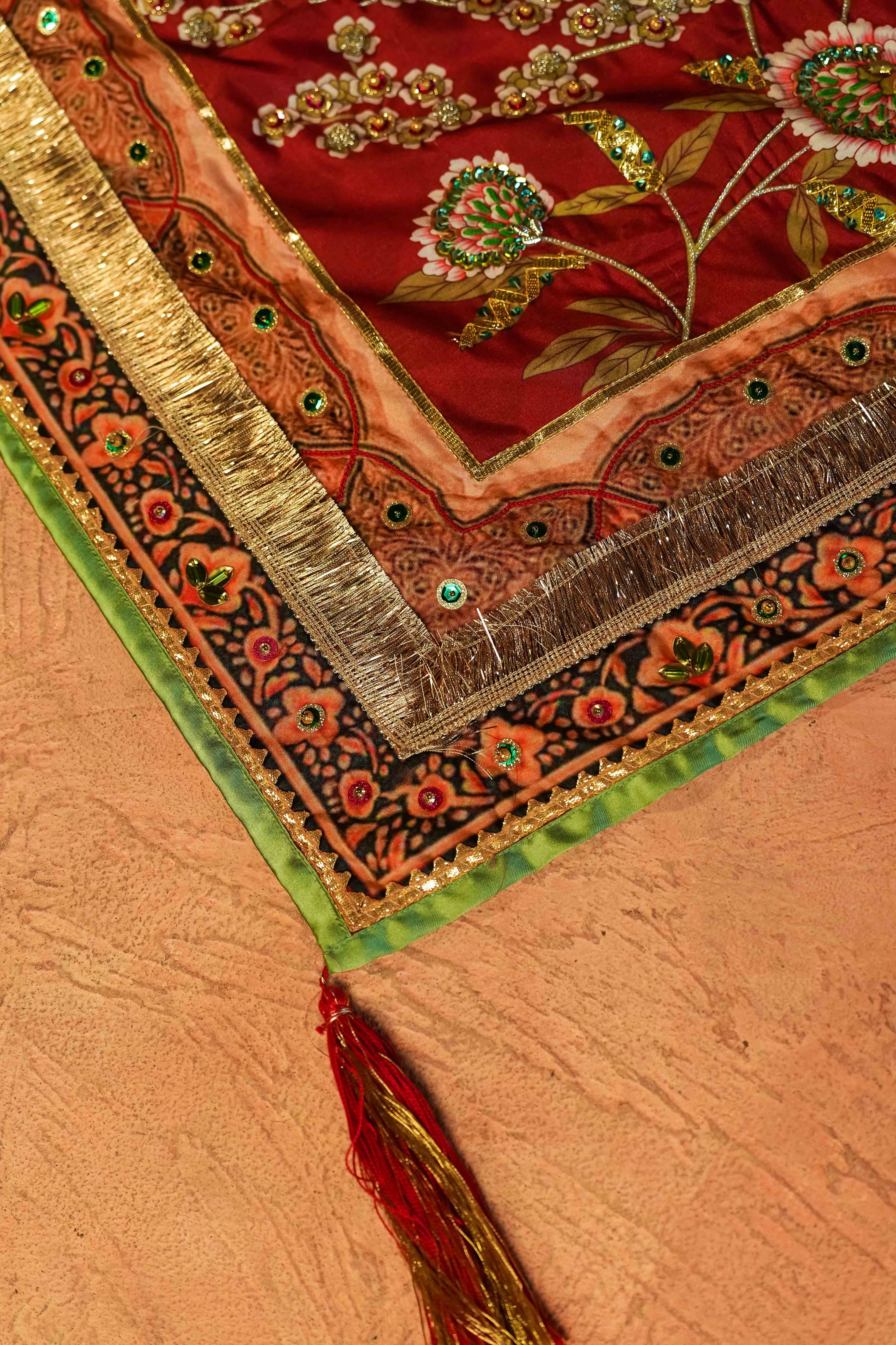 Buy Laali Online - Vashah Handcrafted Shawl - Shopping Karado