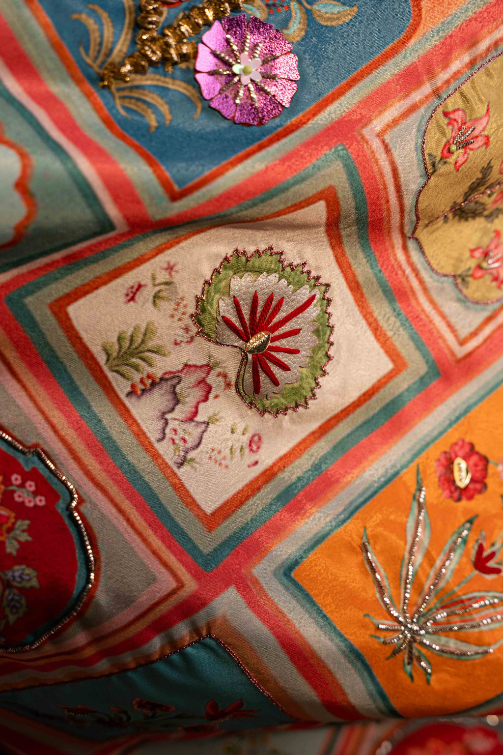 Buy Gul-e-Zar Online - Vashah Handcrafted Shawl - Shopping Karado
