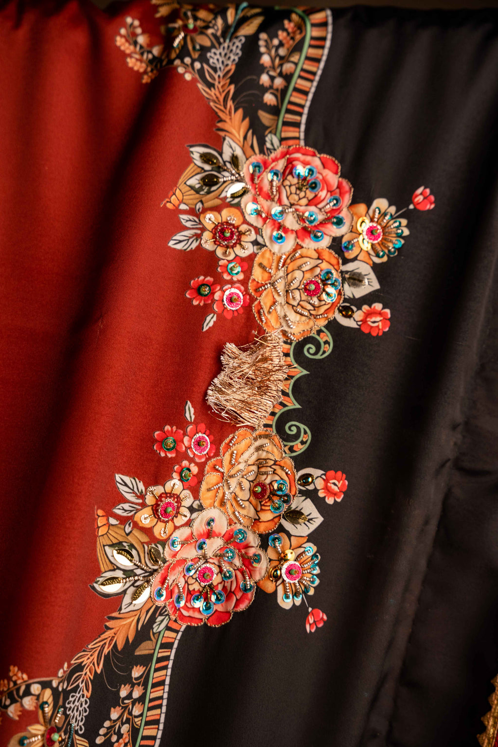 Vashah Bahar-e-Gul - Hand Embroidered Raw Silk Shawl - Shopping Karado
