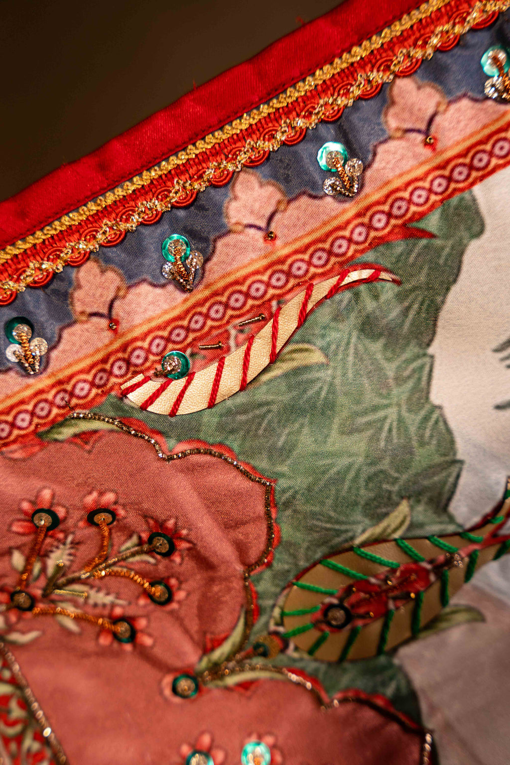Vashah Rangreza - Hand Embroidered Raw Silk Shawl - Shopping Karado