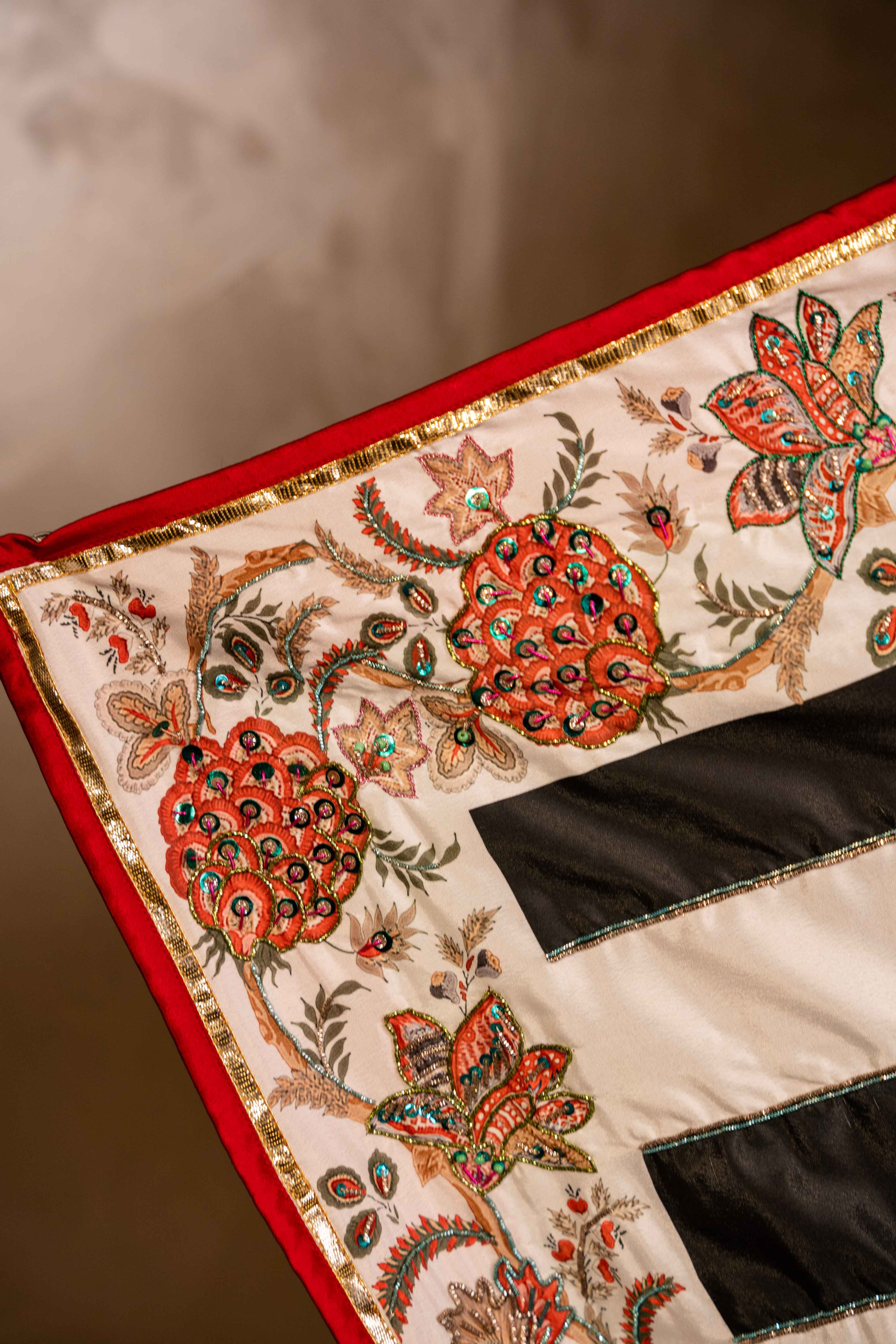 Buy Naqashi Online - Vashah Handcrafted Shawl - Shopping Karado
