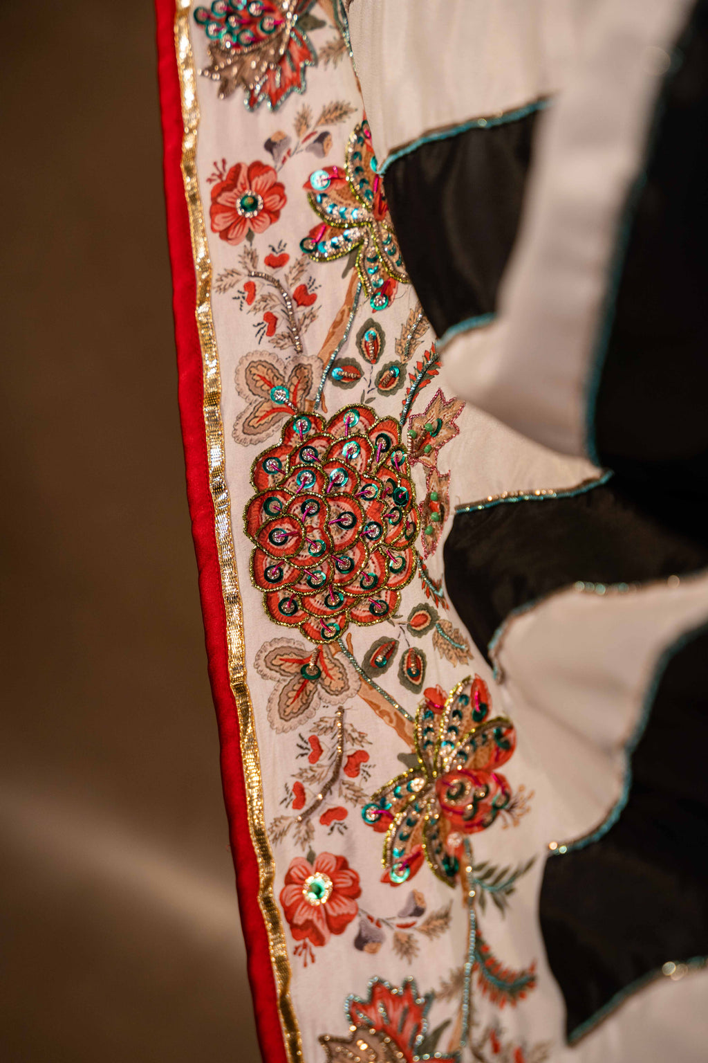 Buy Naqashi Online - Vashah Handcrafted Shawl - Shopping Karado