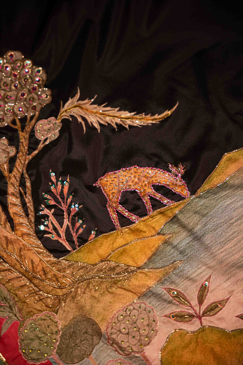 Baagh e Noor Detail View - Luxury Pakistani Shawl - shoppingkarado.com