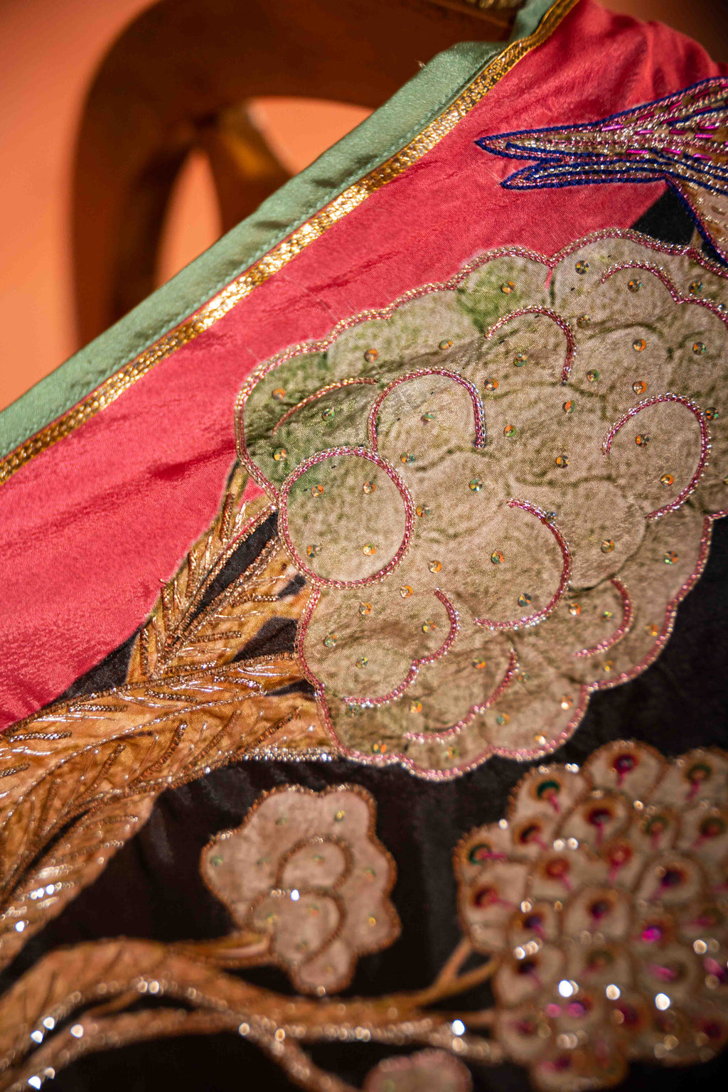 Buy Baagh e Noor Online - Vashah Handcrafted Shawl - Shopping Karado
