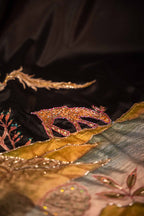Vashah Baagh e Noor - Hand Embroidered Raw Silk Shawl - Shopping Karado