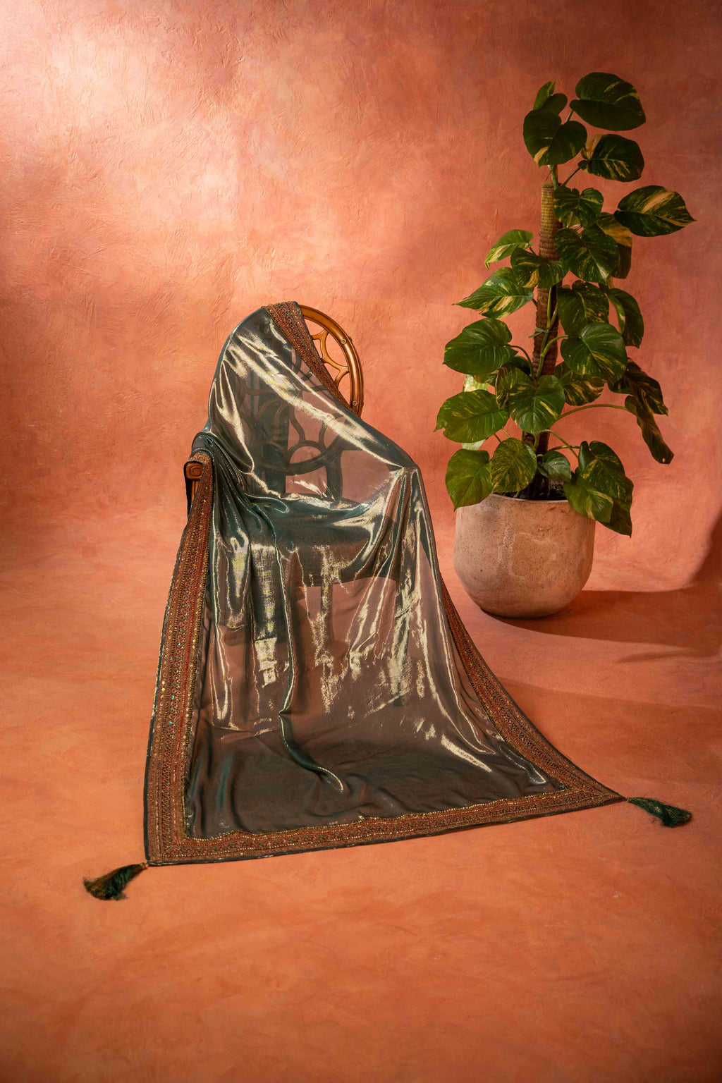 Gul Bano Shawl (Green) - Handcrafted Luxury Fabric Shawl by Vashah - Shopping Karado