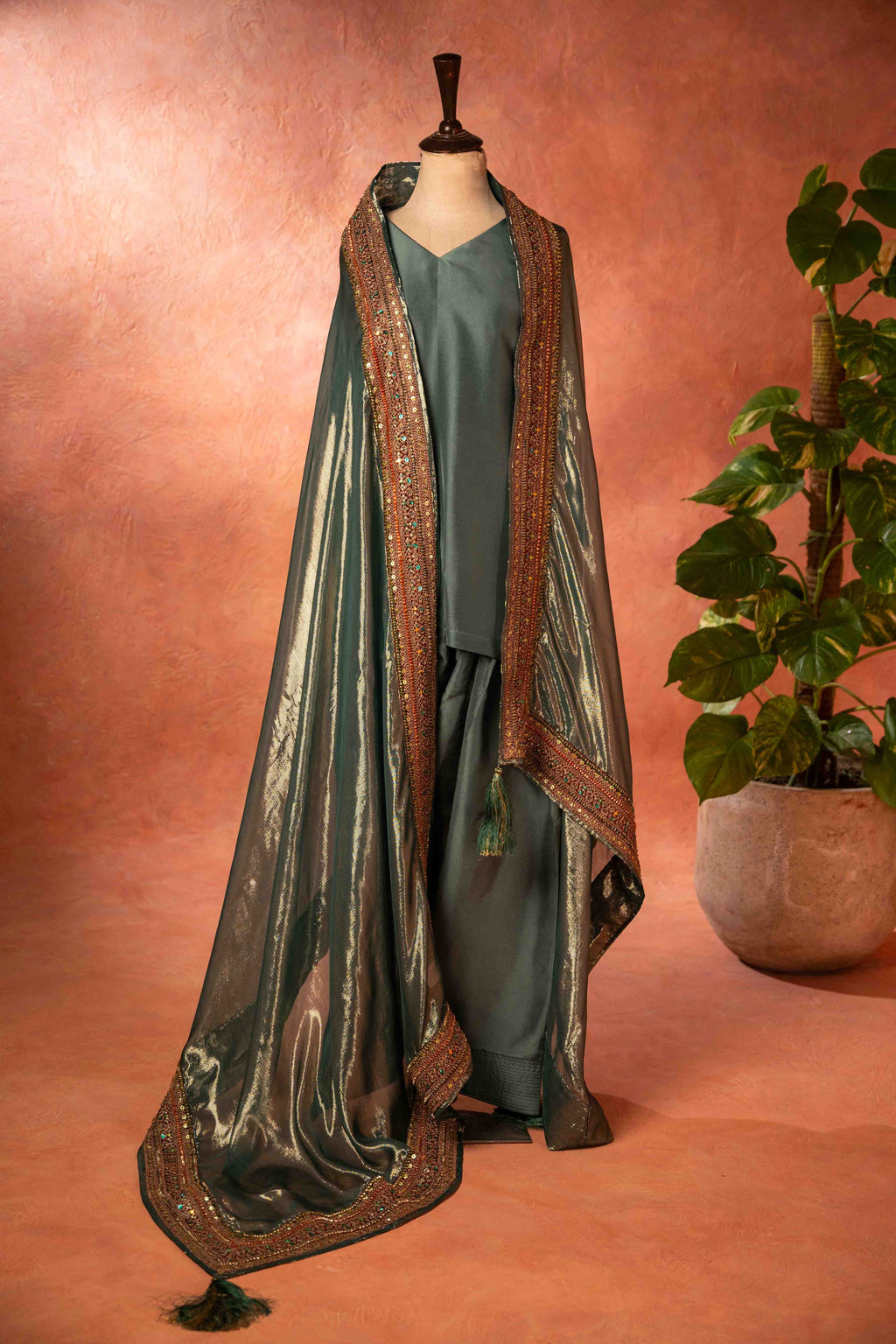 Vashah Gul Bano Shawl (Green) - Hand Embroidered Luxury Fabric Shawl - Shopping Karado