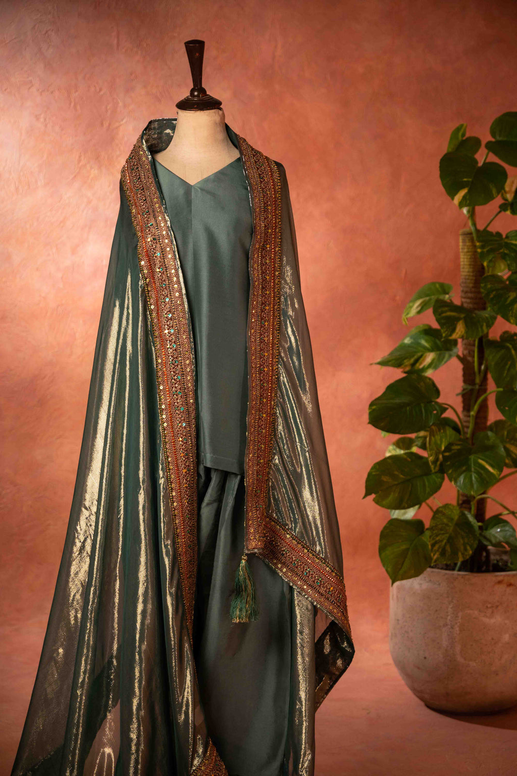 Gul Bano Shawl (Green) Detail View - Luxury Pakistani Shawl - shoppingkarado.com