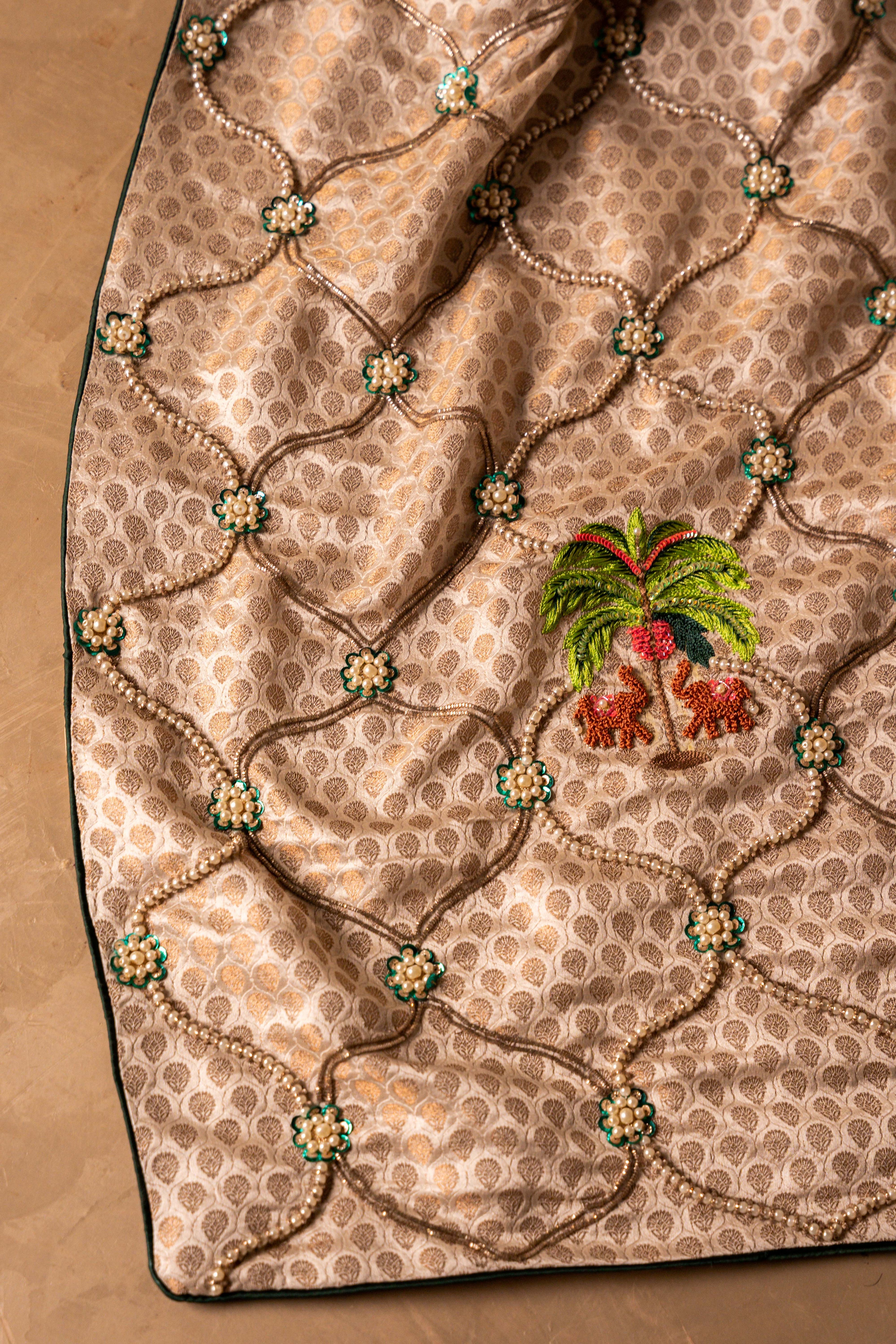 Vashah Kalamkaar - Shawl (Green) - Hand Embroidered Silk Shawl - Shopping Karado