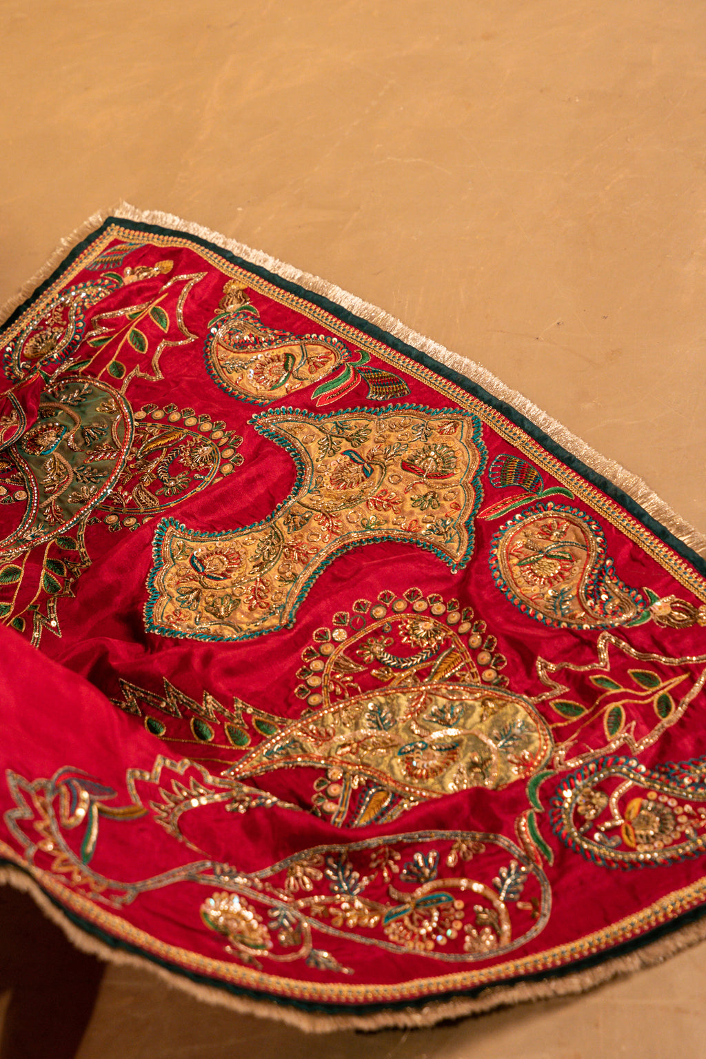 Gul-e-Rani - Handcrafted Raw Silk Shawl by Vashah - Shopping Karado