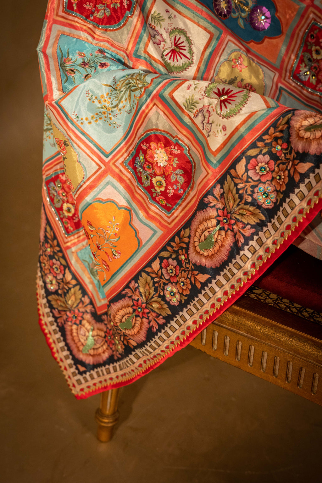 Buy Gul-e-Zar Online - Vashah Handcrafted Shawl - Shopping Karado