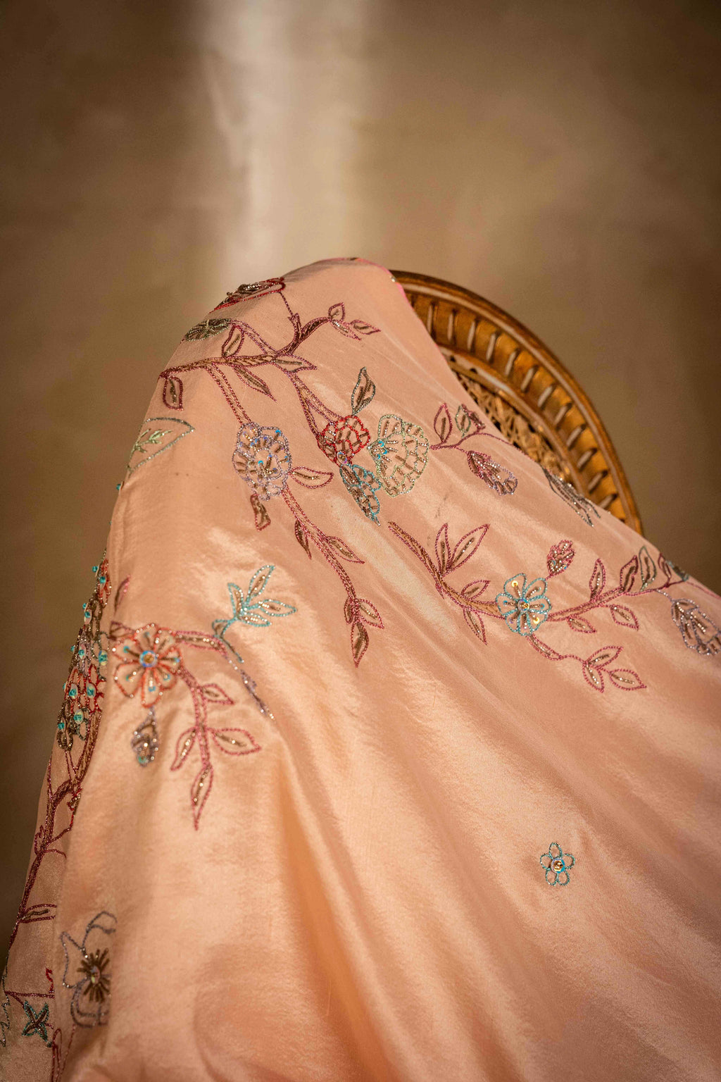 Vashah Fakhta - Hand Embroidered Raw Silk Shawl - Shopping Karado