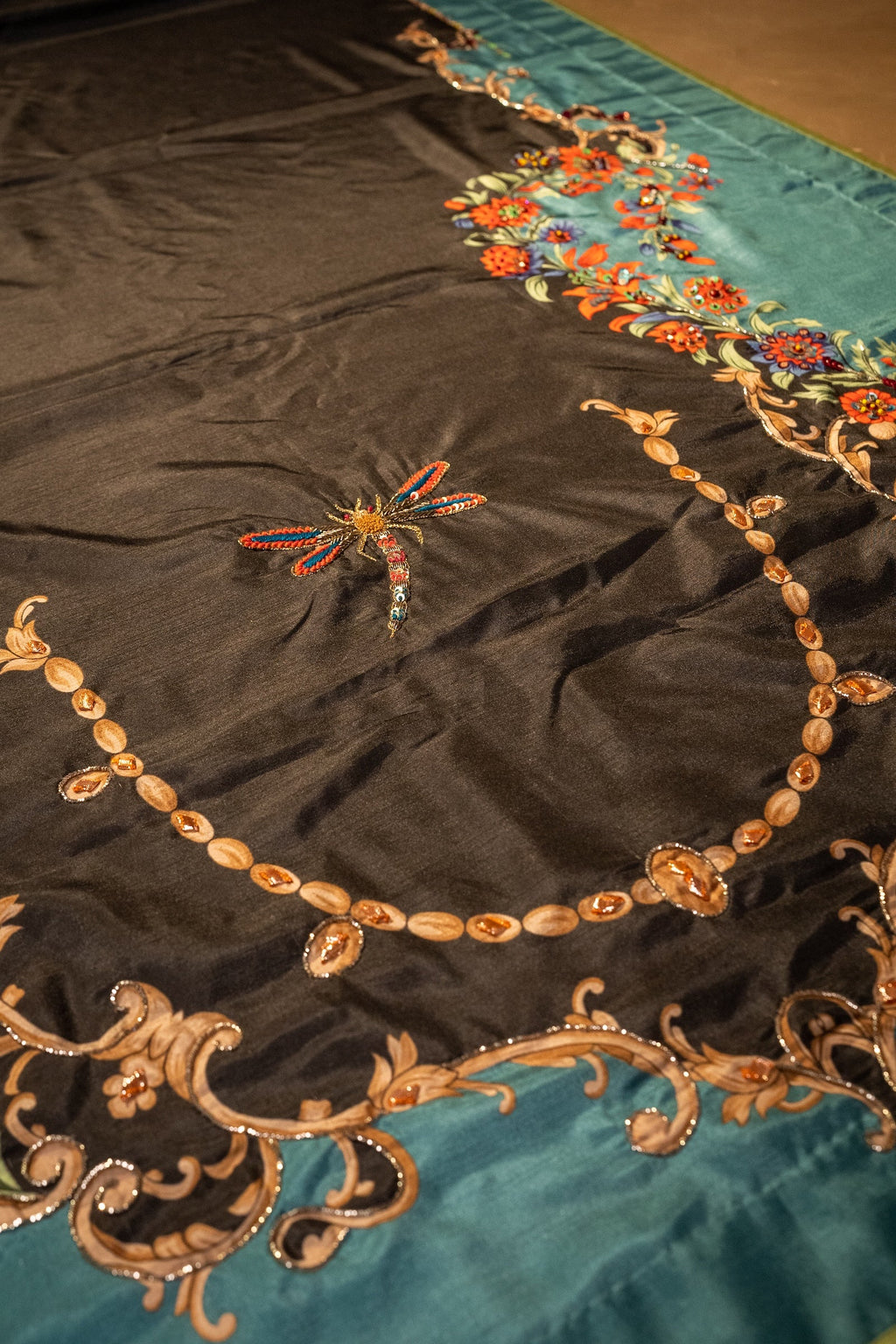 Parwana Shawl Detail View - Luxury Pakistani Shawl - shoppingkarado.com