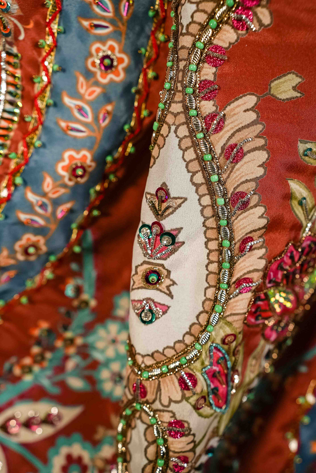 Vashah Sunehri Mitti - Hand Embroidered Silk Shawl - Shopping Karado