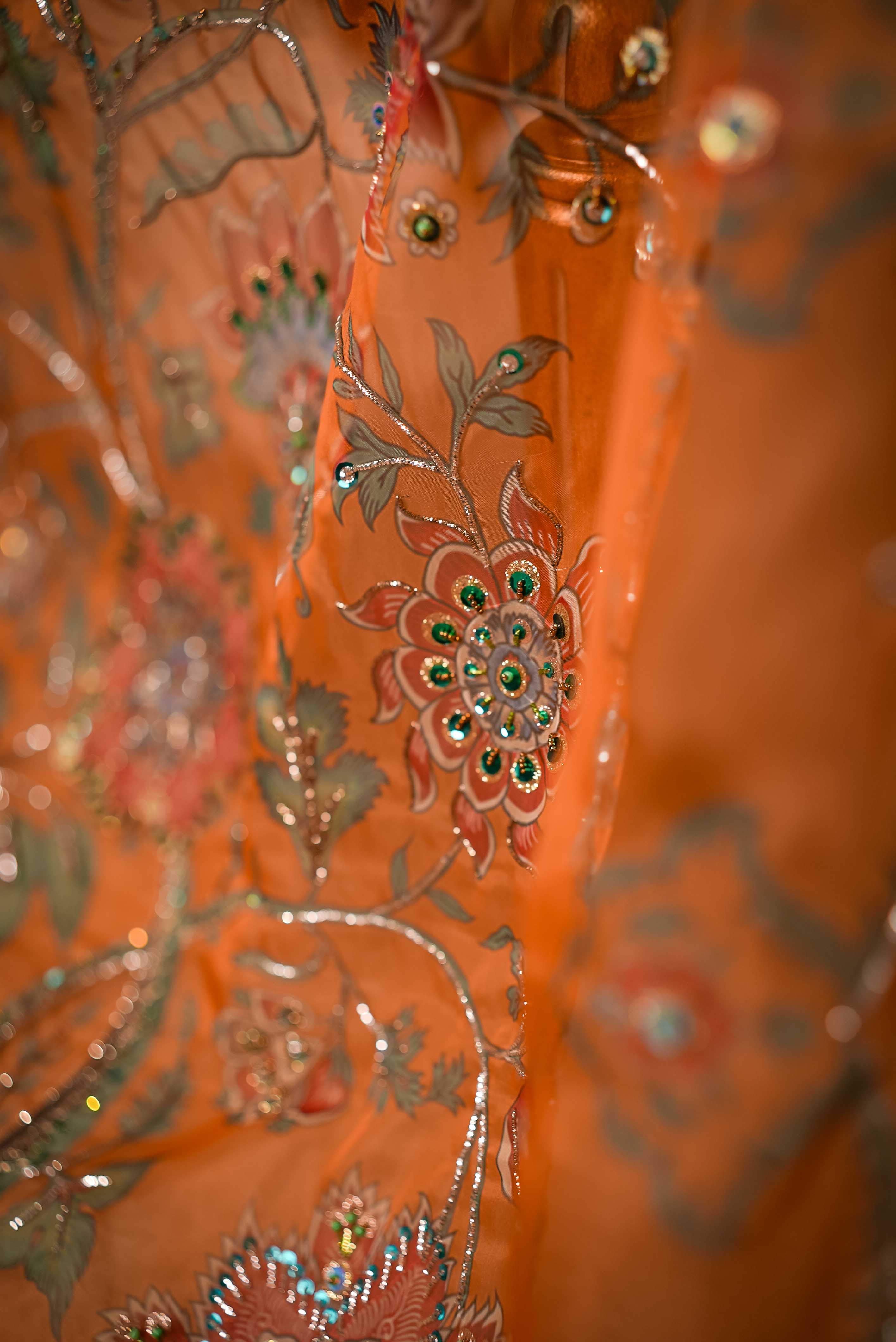 Buy Noor e Rohini Online - Vashah Handcrafted Shawl - Shopping Karado