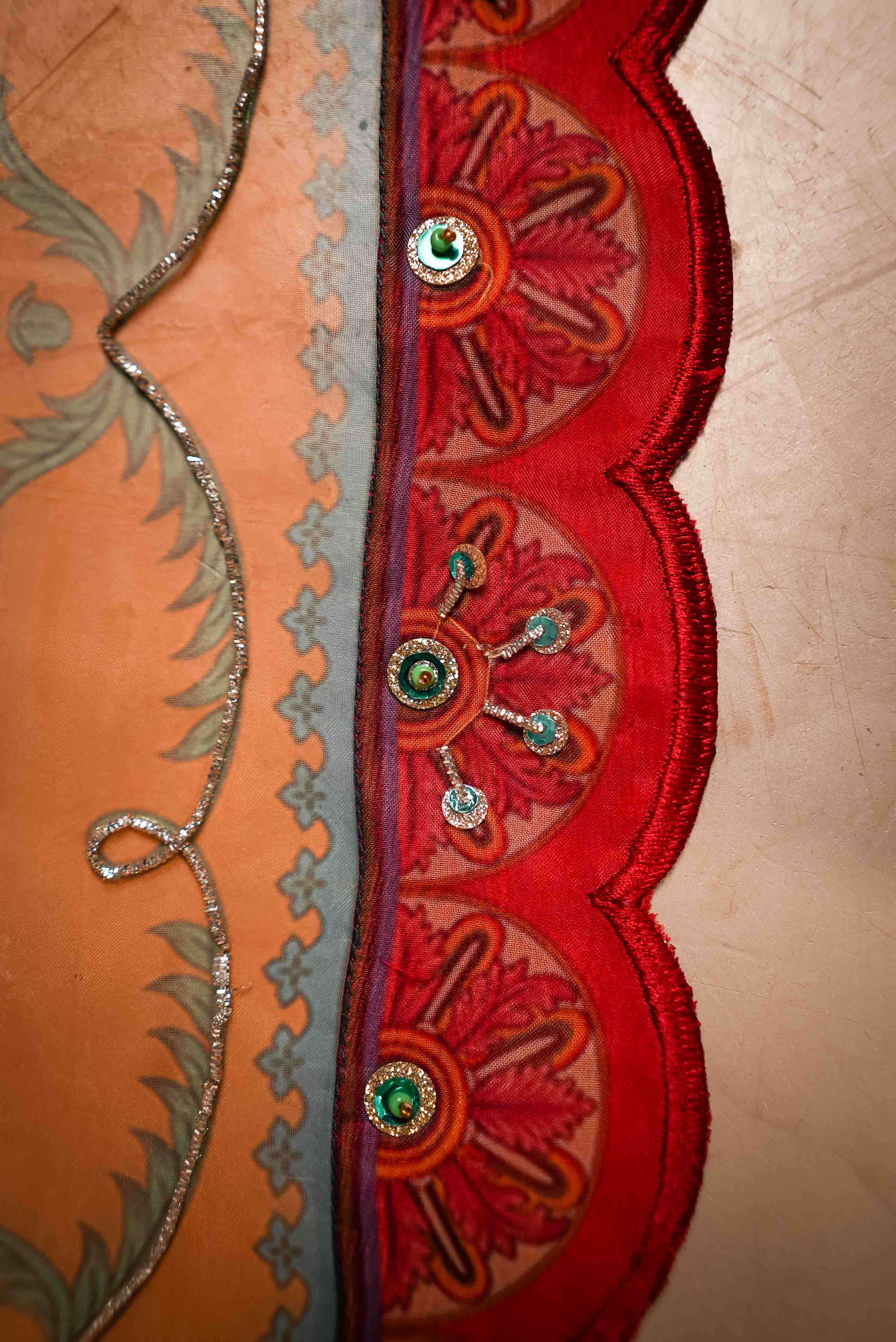 Vashah Noor e Rohini - Hand Embroidered Organza Shawl - Shopping Karado