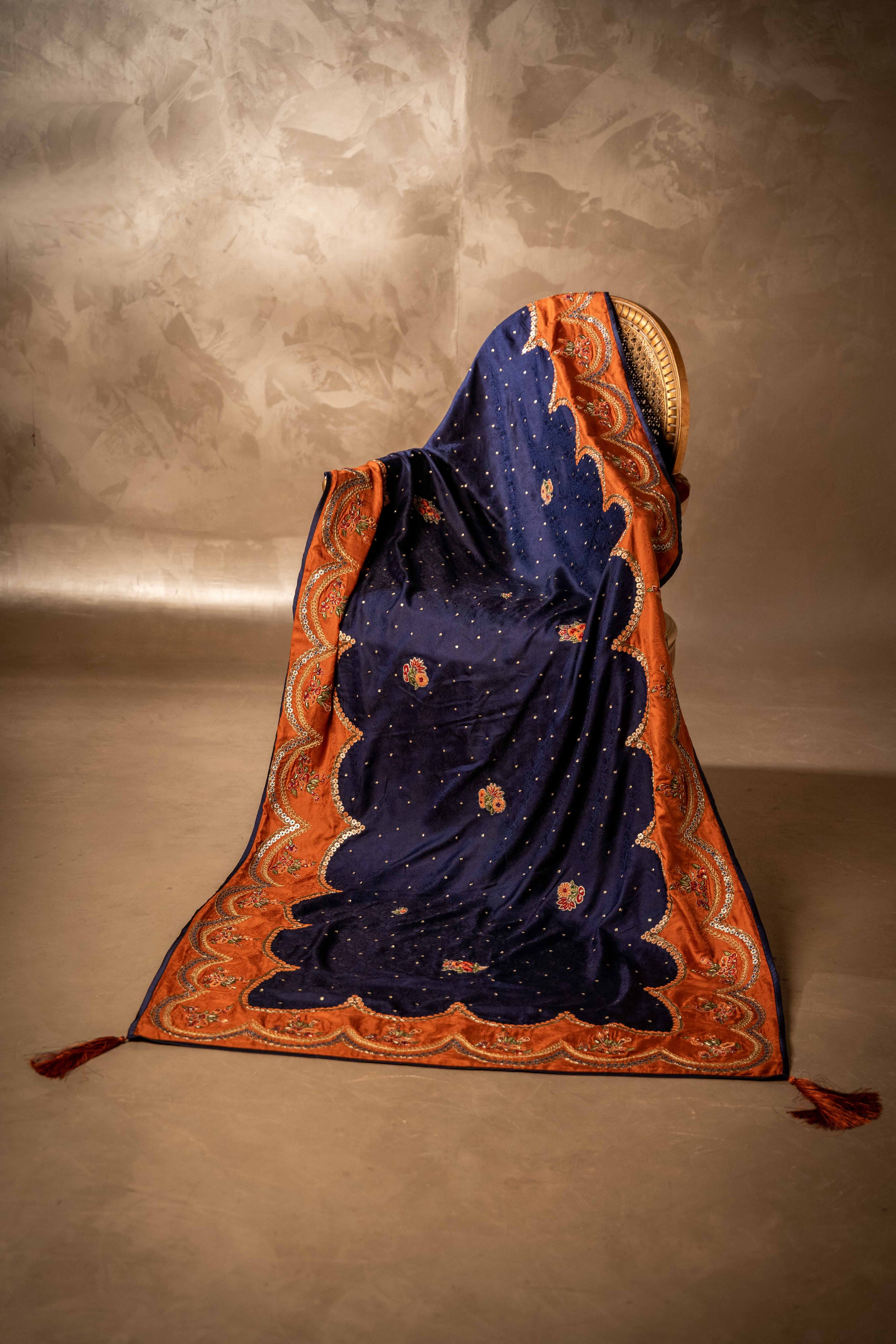 Nafees Detail View - Luxury Pakistani Shawl - shoppingkarado.com