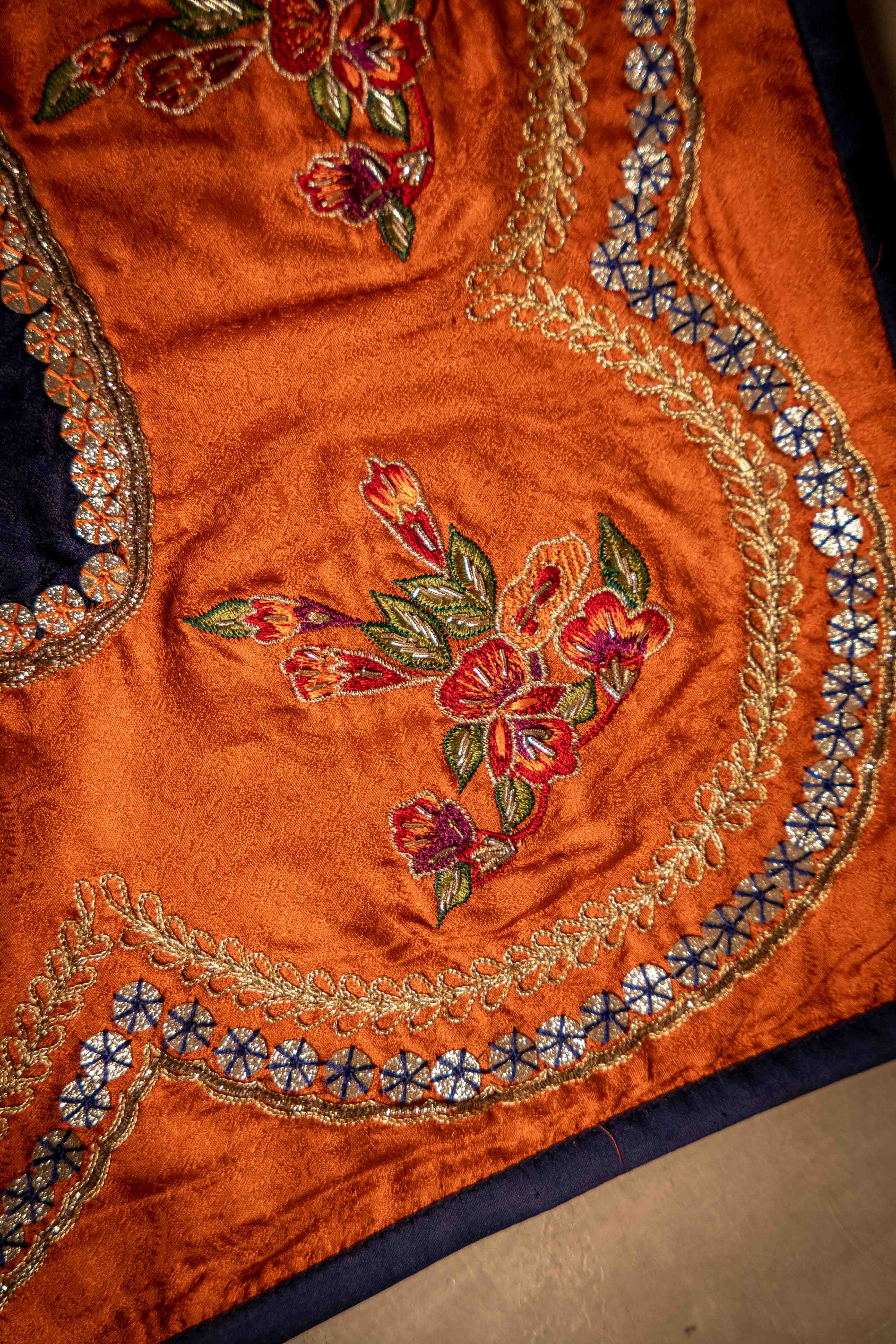 Buy Nafees Online - Vashah Handcrafted Shawl - Shopping Karado