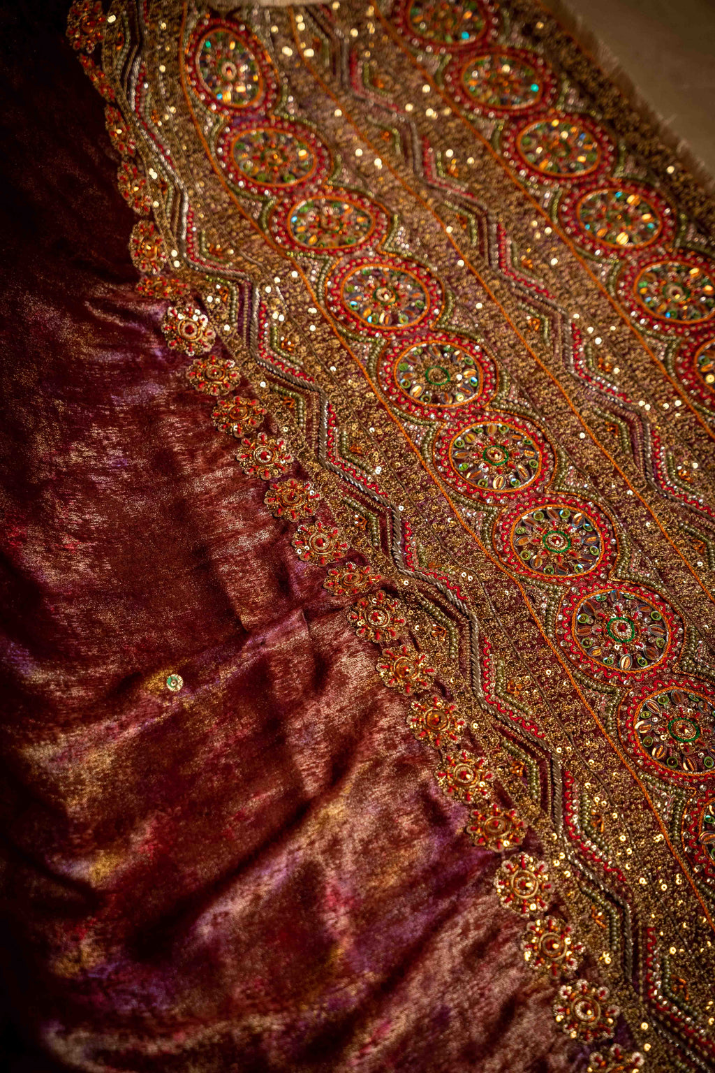 Vashah Jaamuni - Hand Embroidered Velvet Shawl - Shopping Karado