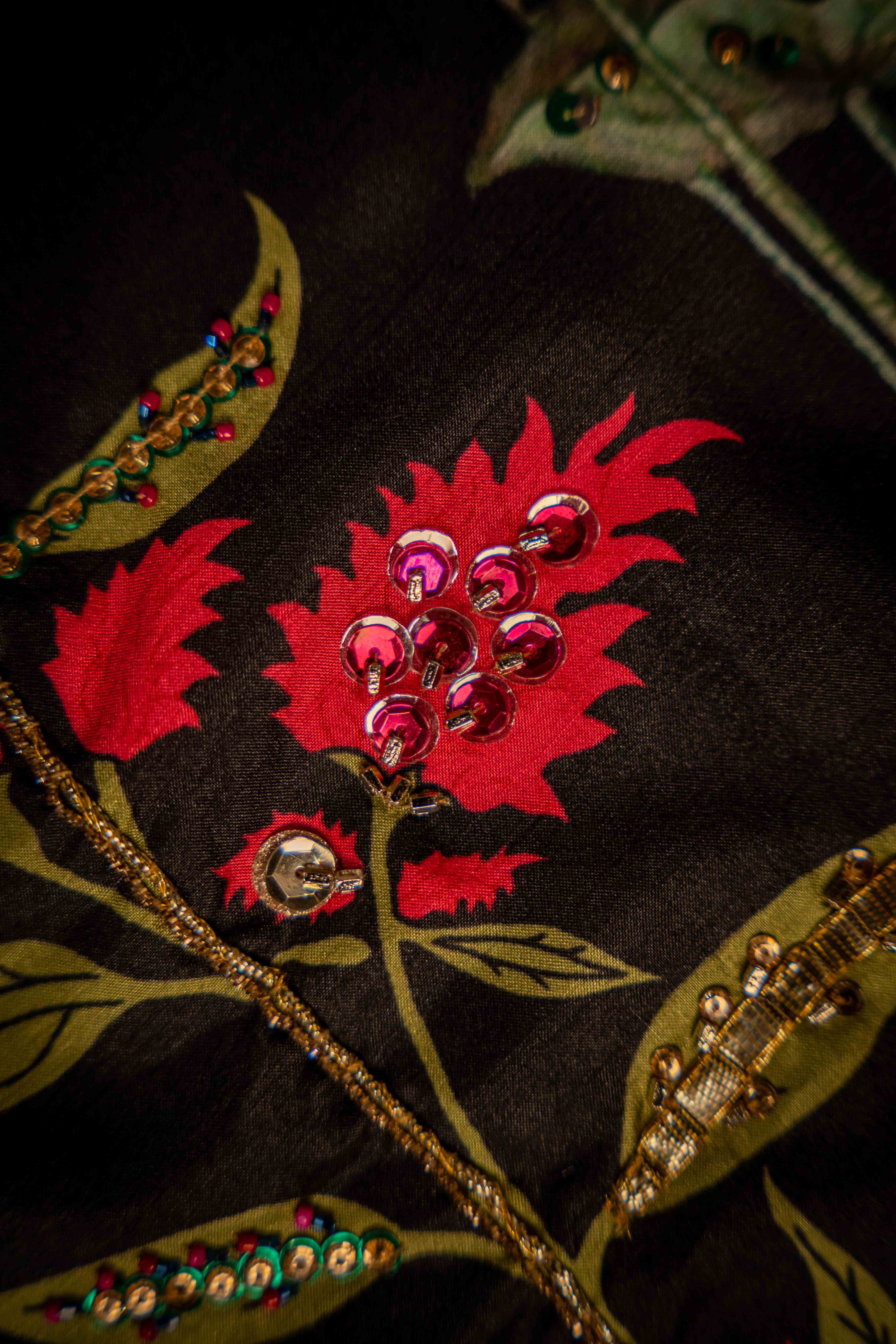 Chinaar Dupatta Detail View - Luxury Pakistani Shawl - shoppingkarado.com