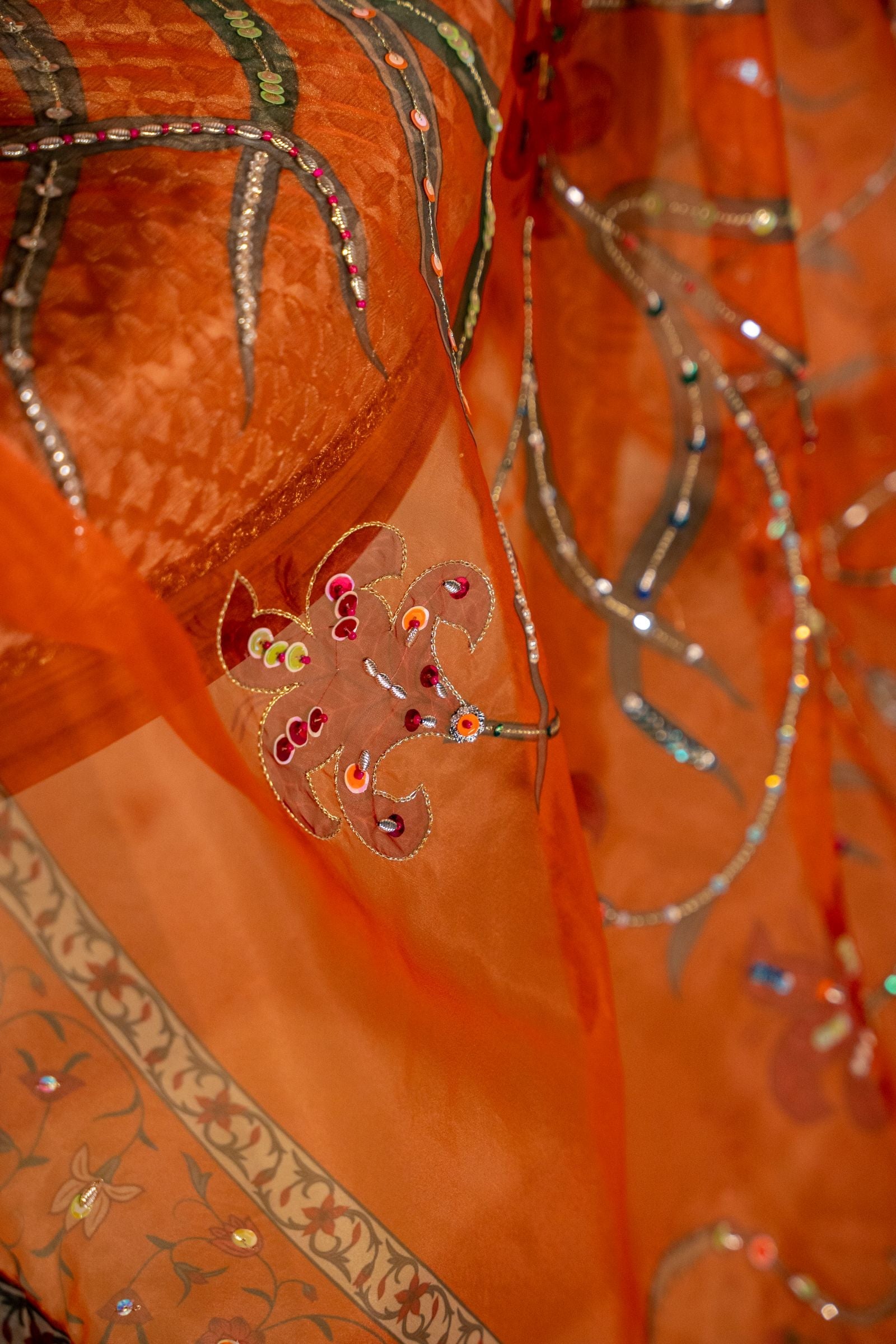 Vashah Banaras - Hand Embroidered Organza Shawl - Shopping Karado
