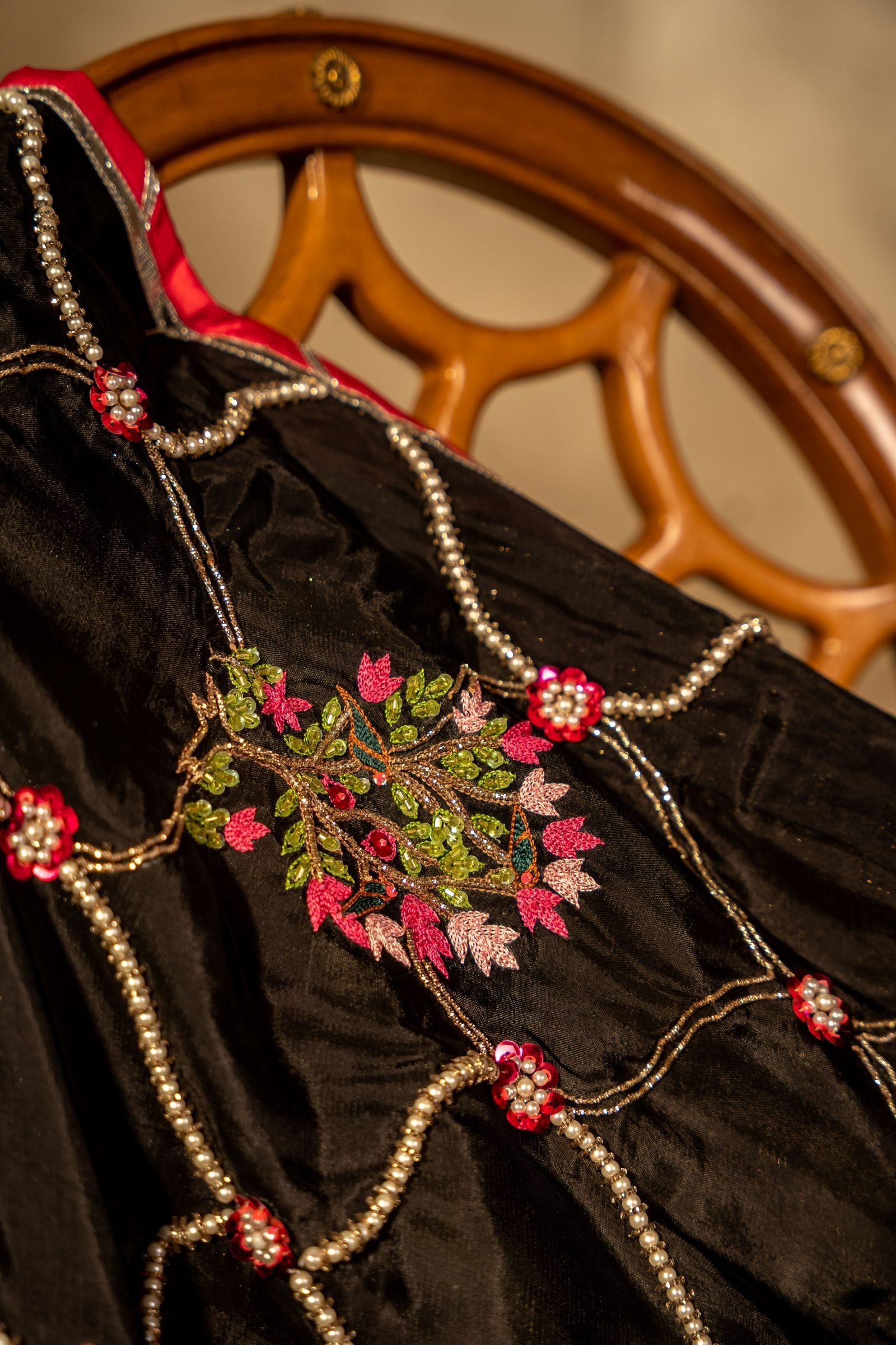 Black Kalamkaar - Shawl Detail View - Luxury Pakistani Shawl - shoppingkarado.com