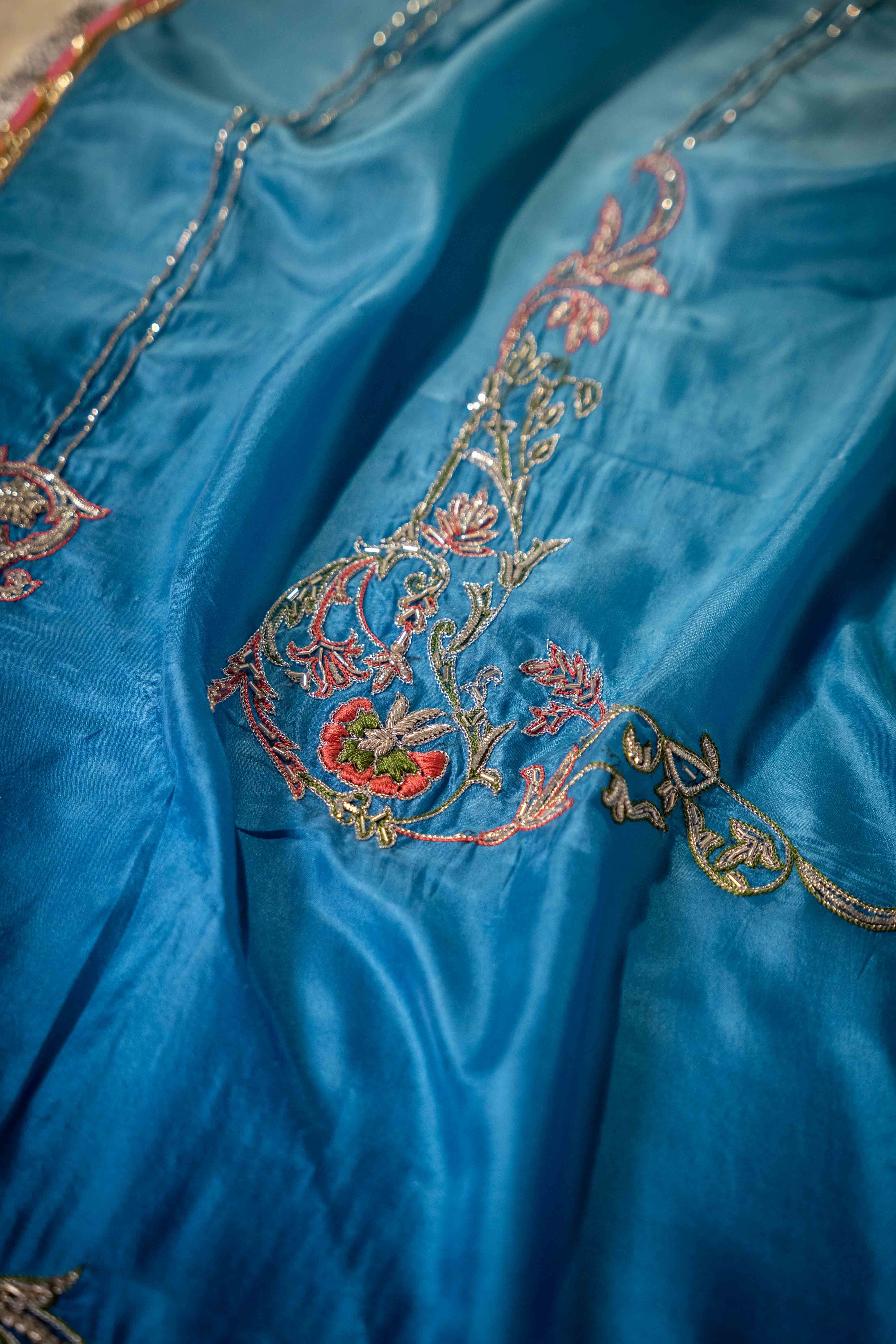Vashah Aab-e-Barf - Hand Embroidered Silk Shawl - Shopping Karado