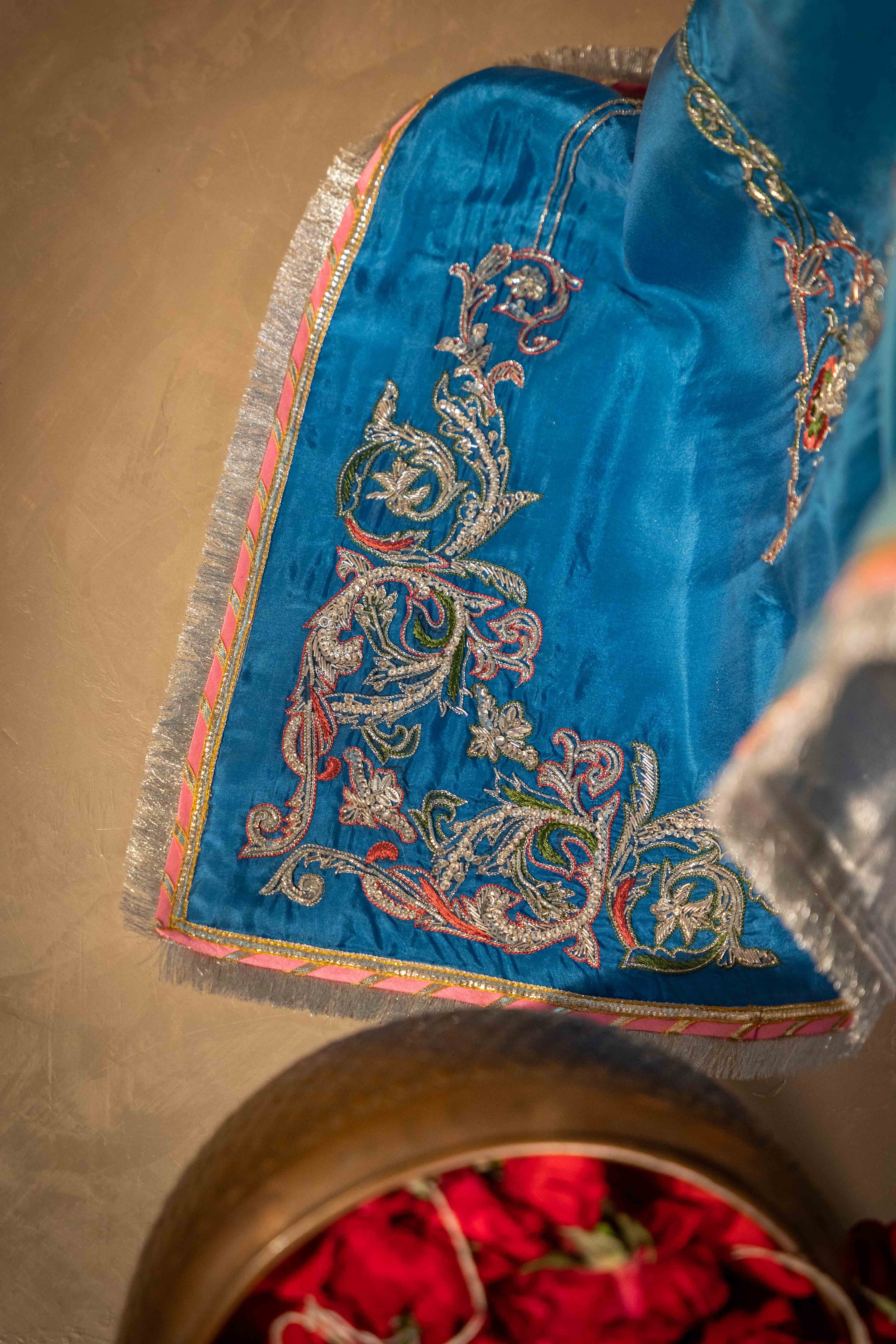 Vashah Aab-e-Barf - Hand Embroidered Silk Shawl - Shopping Karado