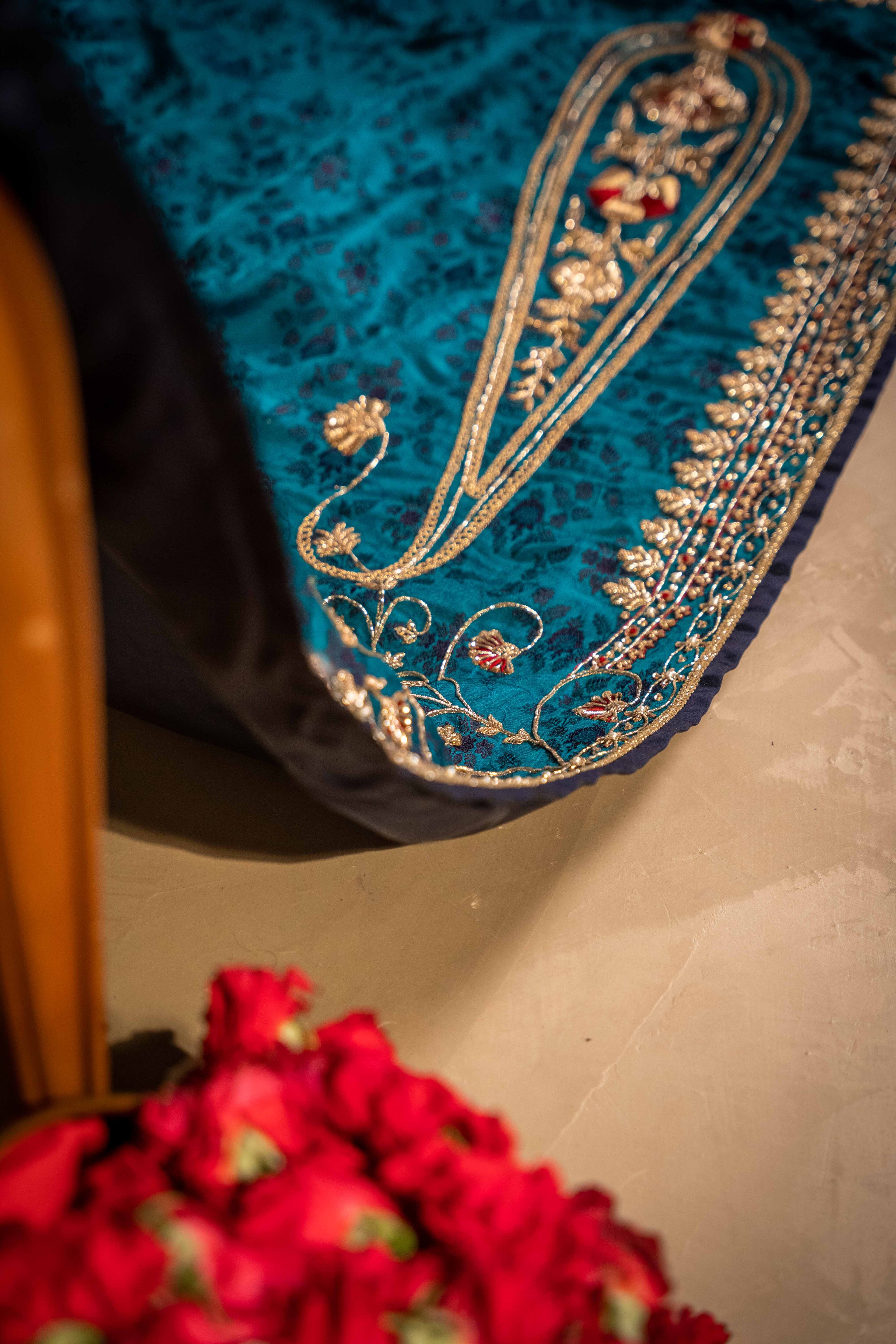 Vashah Neela Sabz - Hand Embroidered Luxury Fabric Shawl - Shopping Karado