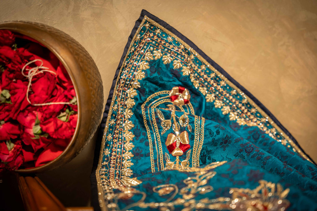 Neela Sabz - Handcrafted Luxury Fabric Shawl by Vashah - Shopping Karado