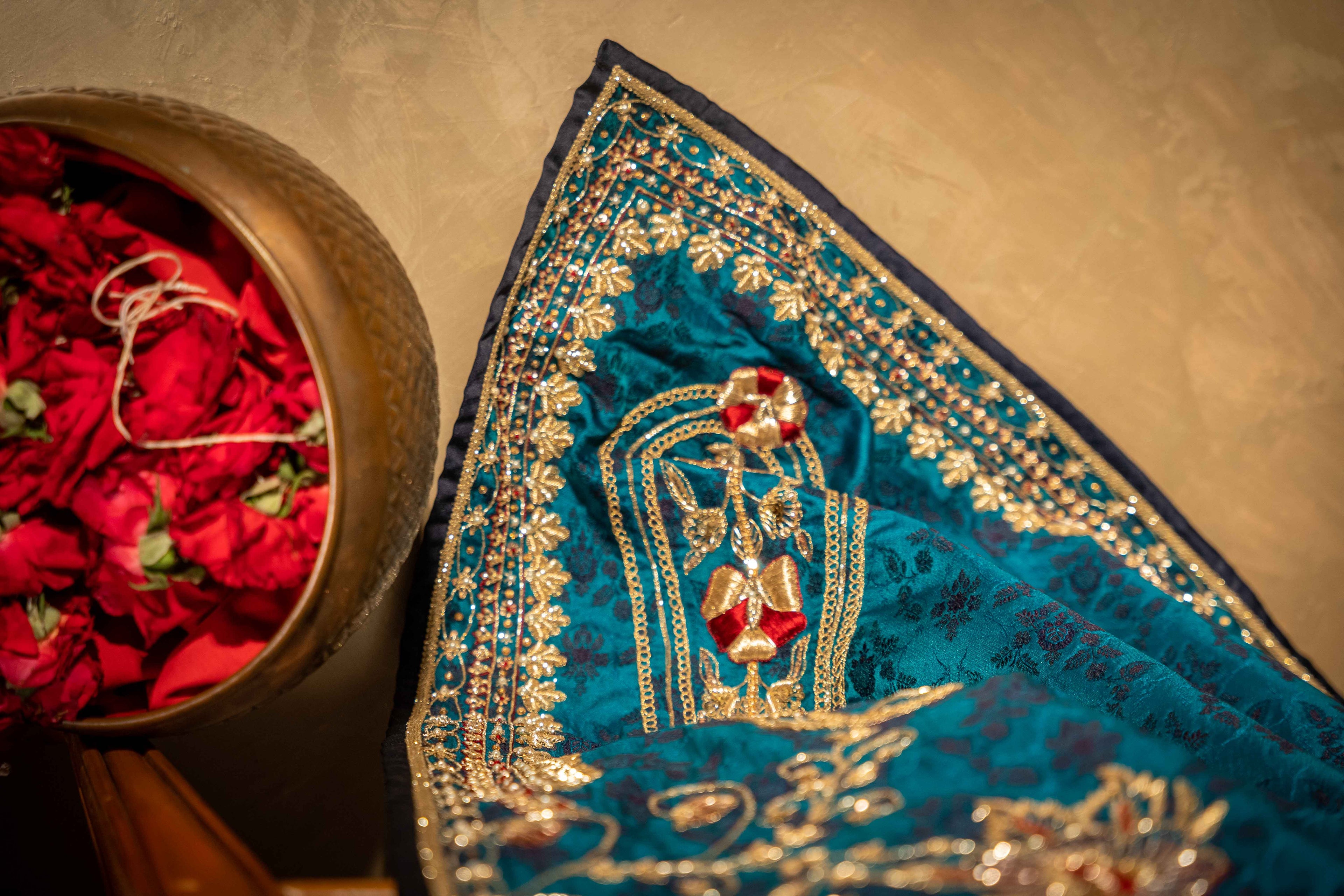 Neela Sabz - Handcrafted Luxury Fabric Shawl by Vashah - Shopping Karado