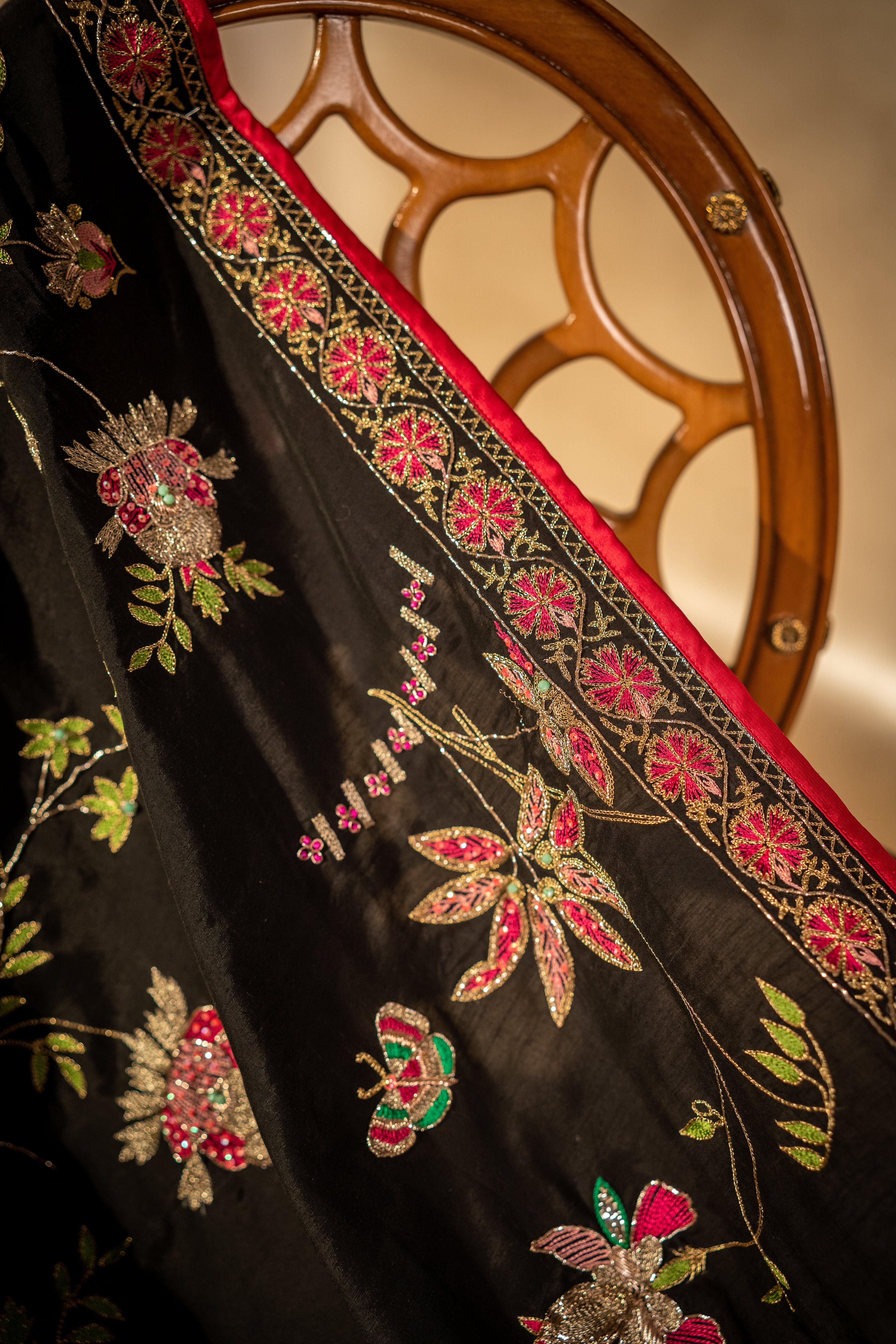 Vashah Chintz Noir - Hand Embroidered Raw Silk Shawl - Shopping Karado