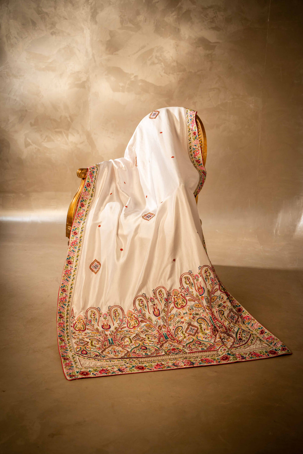 Kashmiri Detail View - Luxury Pakistani Shawl - shoppingkarado.com