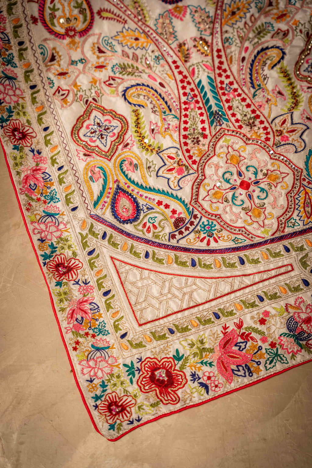 Buy Kashmiri Online - Vashah Handcrafted Shawl - Shopping Karado