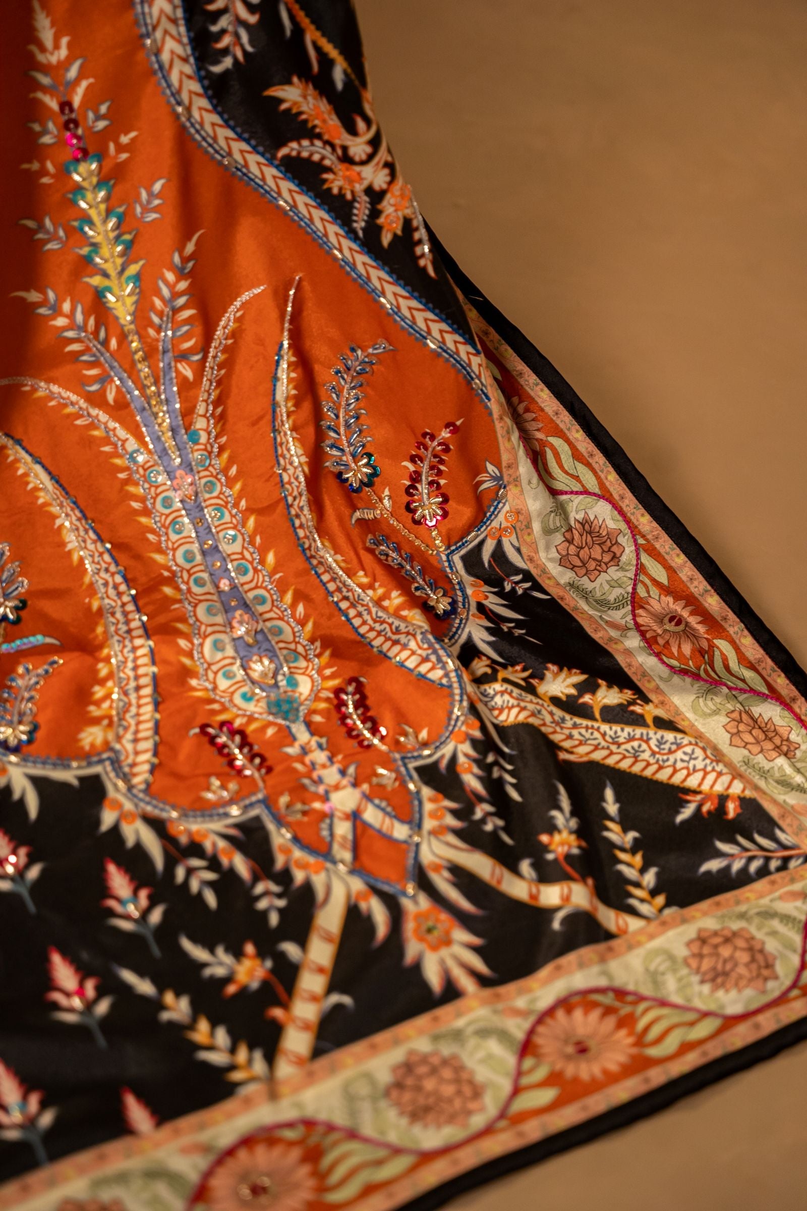 Durreh Shawl Detail View - Luxury Pakistani Shawl - shoppingkarado.com