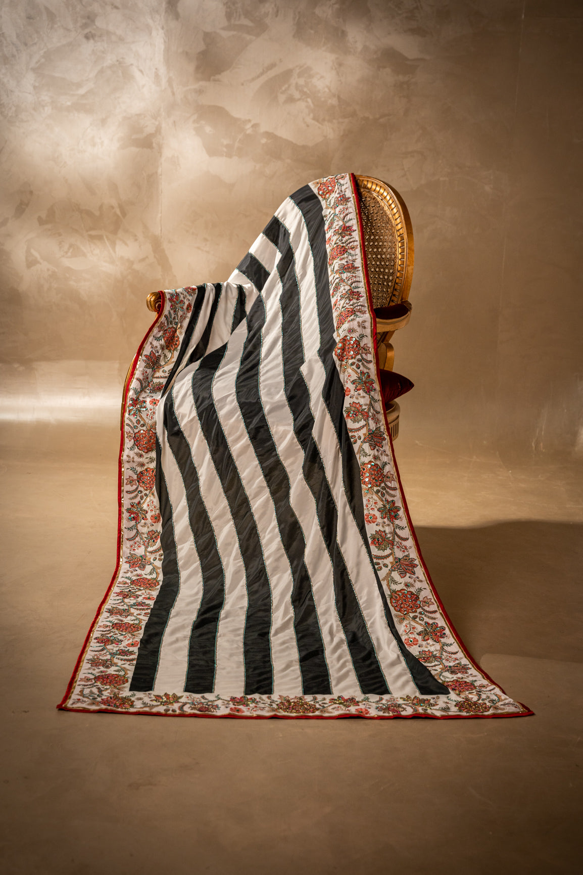 Vashah Naqashi - Hand Embroidered Raw Silk Shawl - Shopping Karado